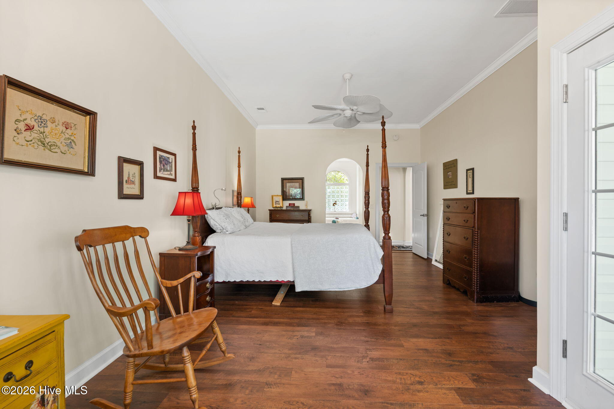 100567853 | Photo 19