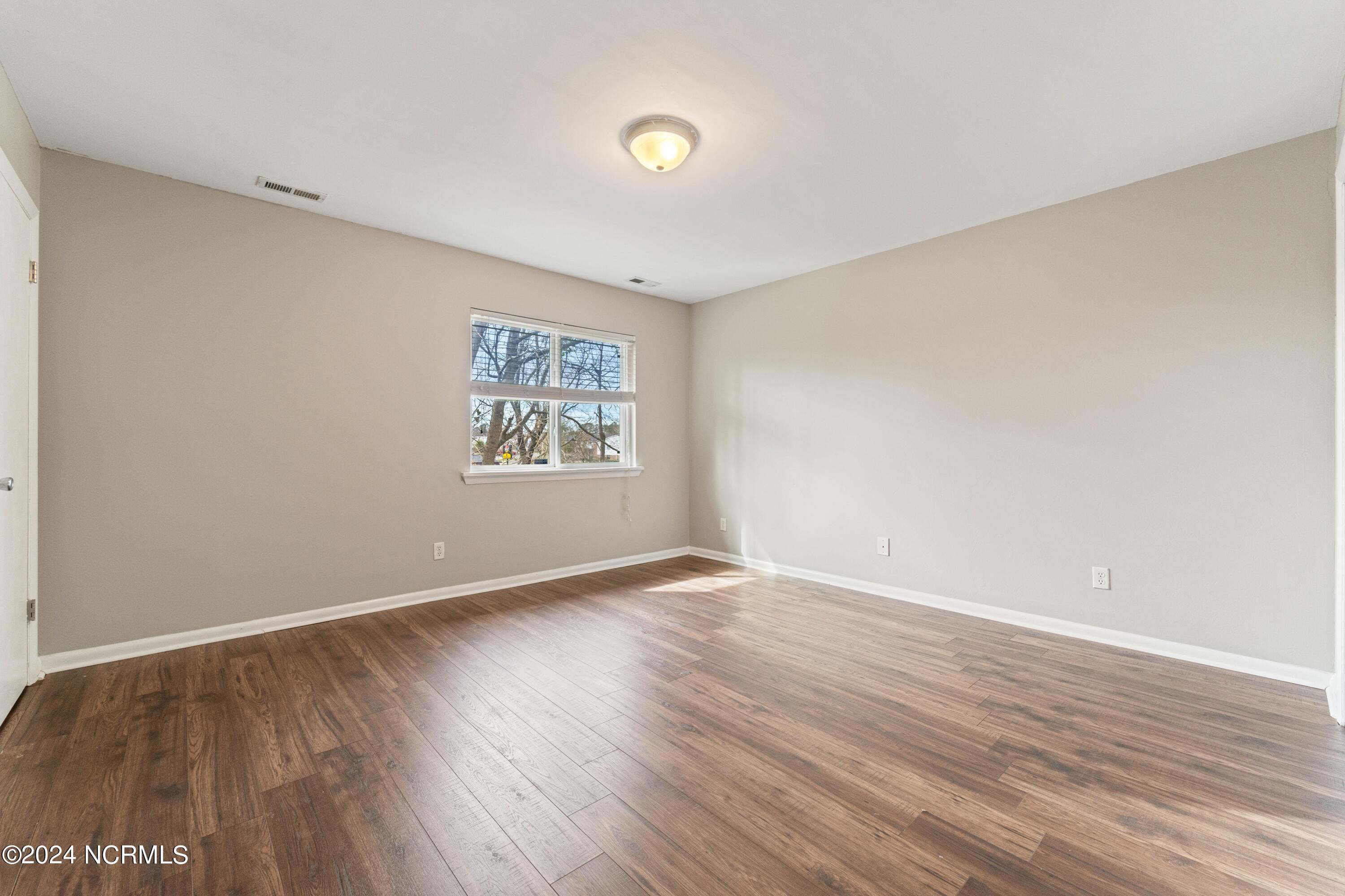 100566962 | Photo 10