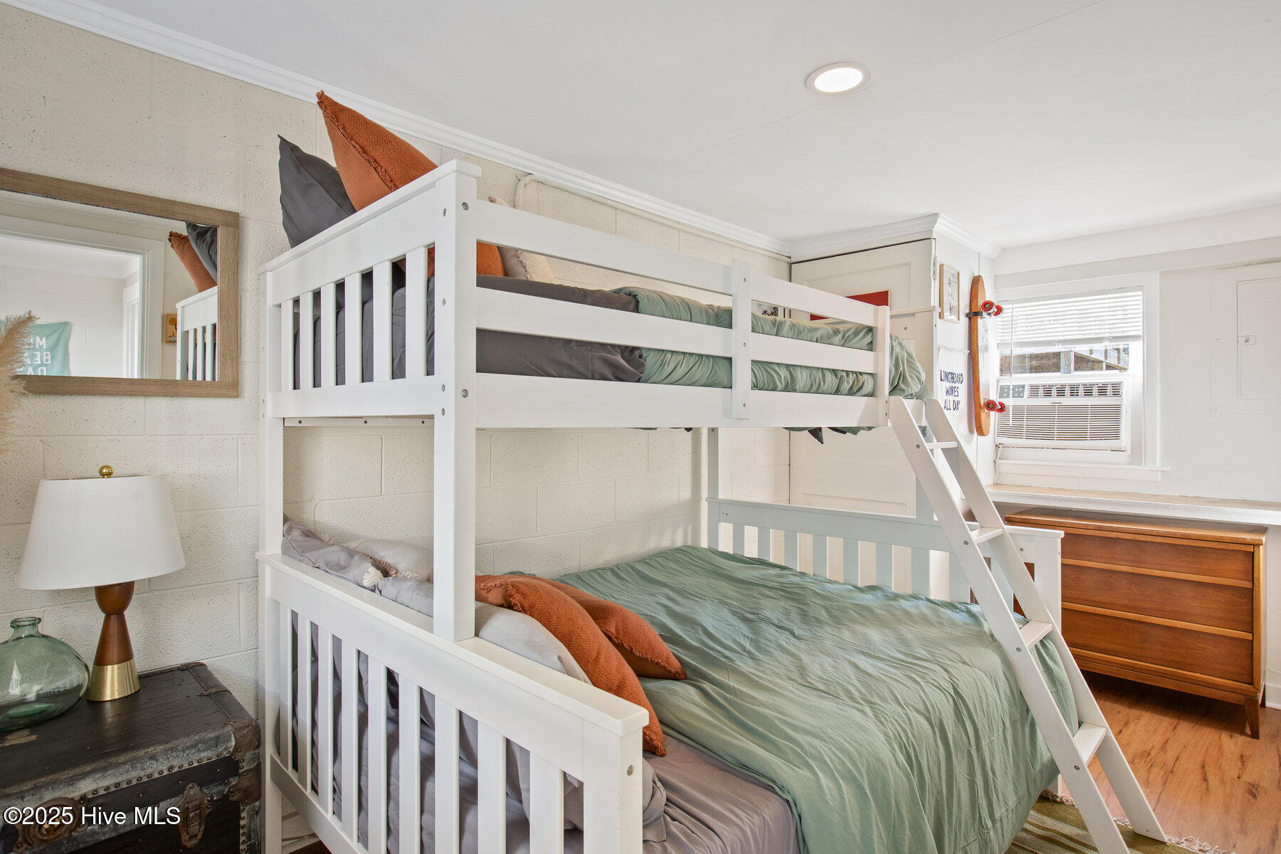 100540595 | Photo 16