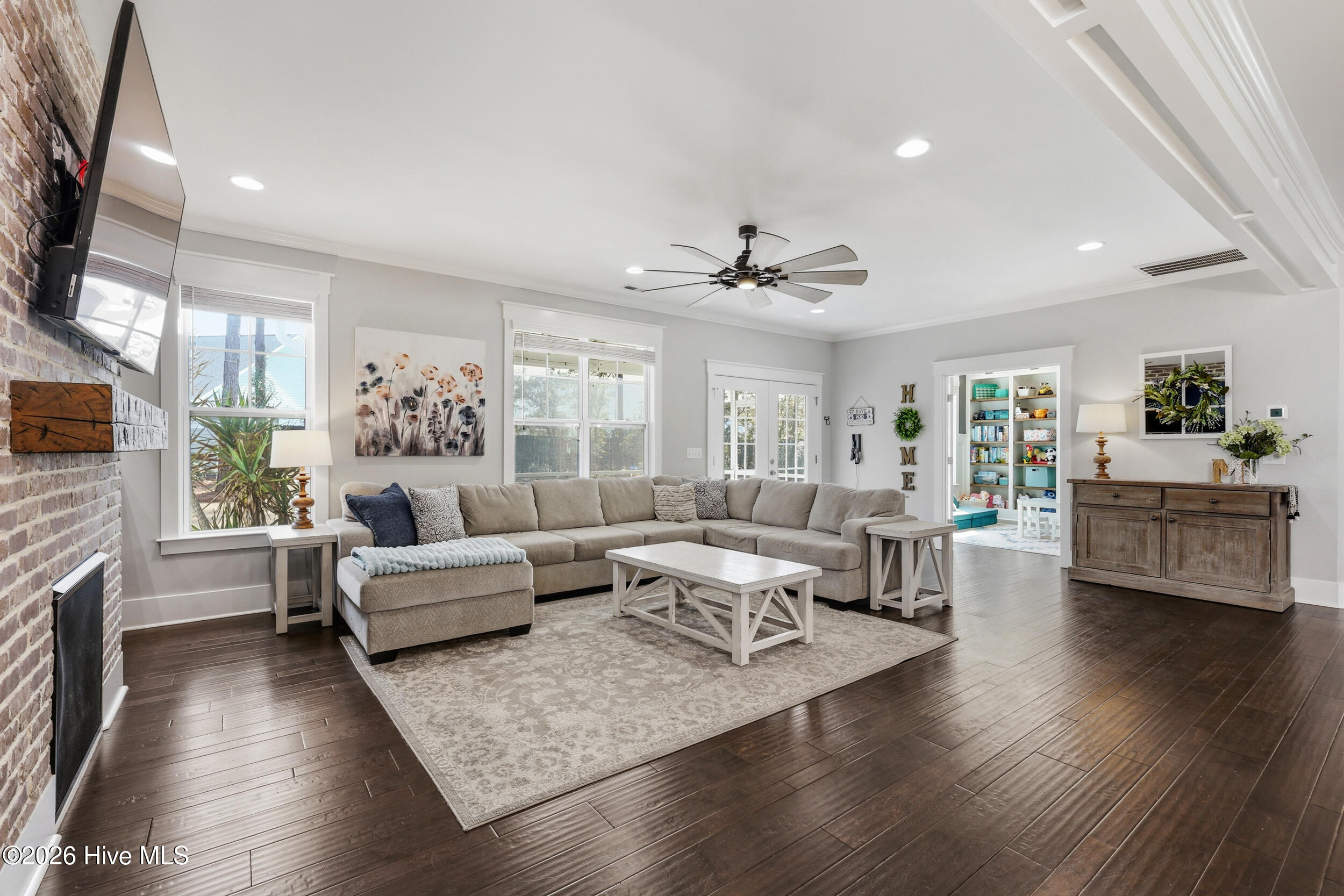 100561471 | Photo 17