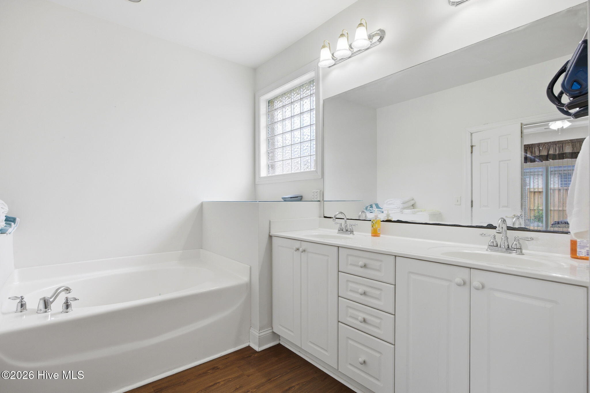 100570673 | Photo 15