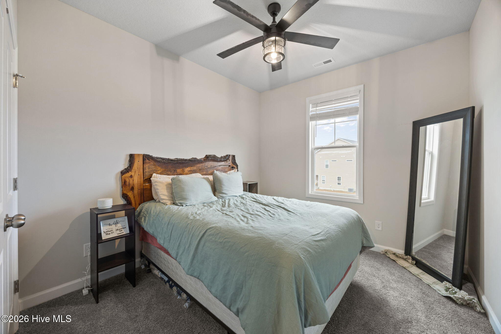 100557596 | Photo 23