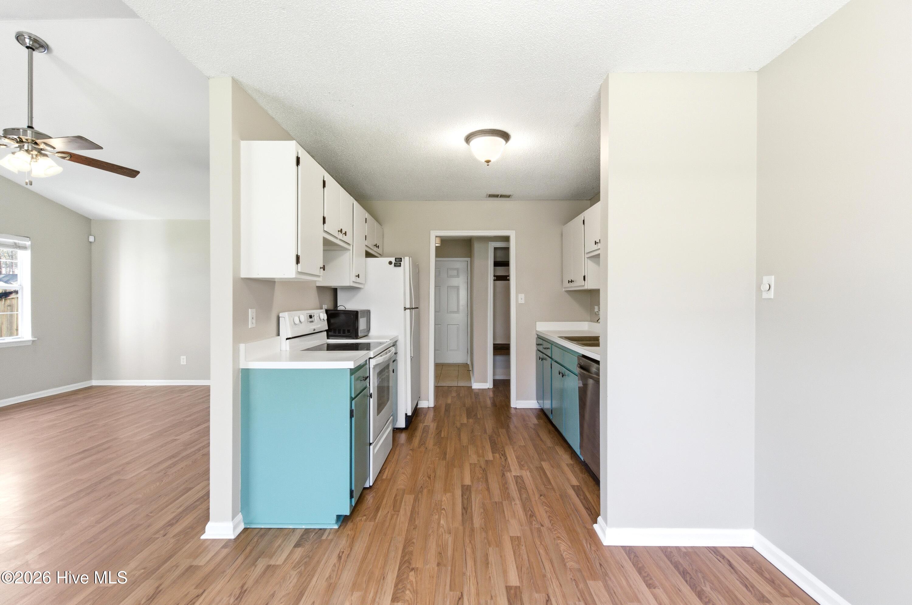 100561176 | Photo 20