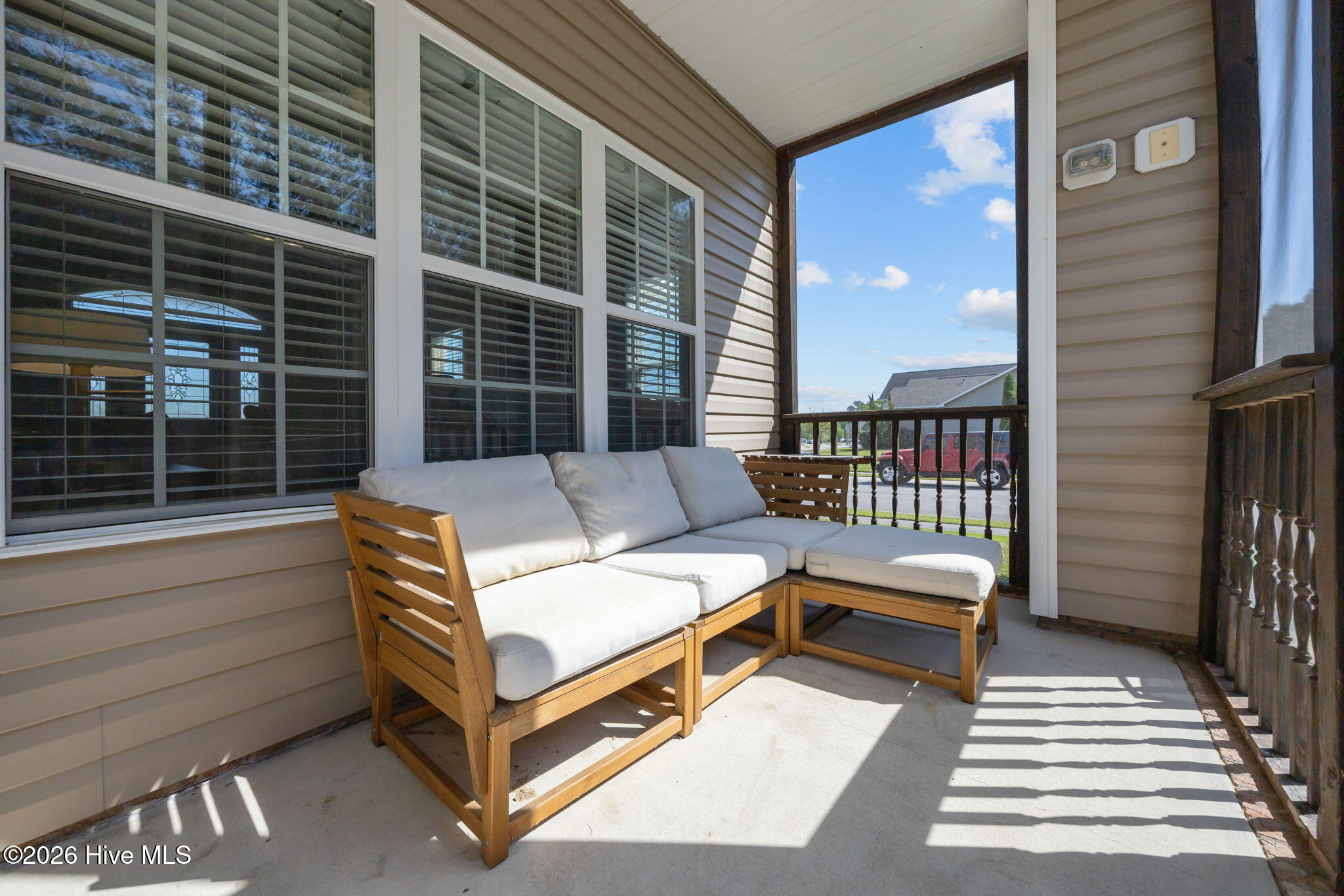 100569646 | Photo 51