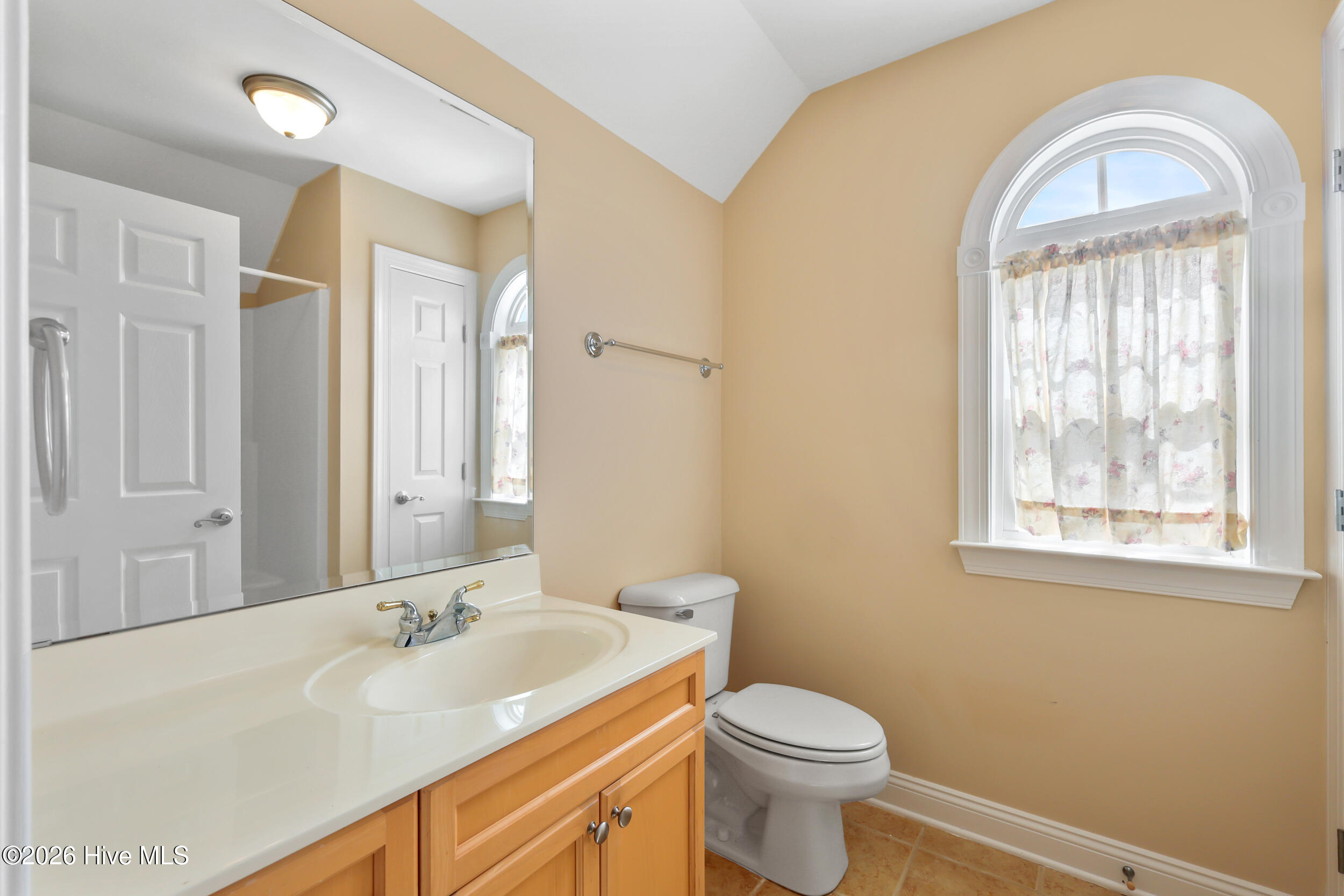 100565285 | Photo 38