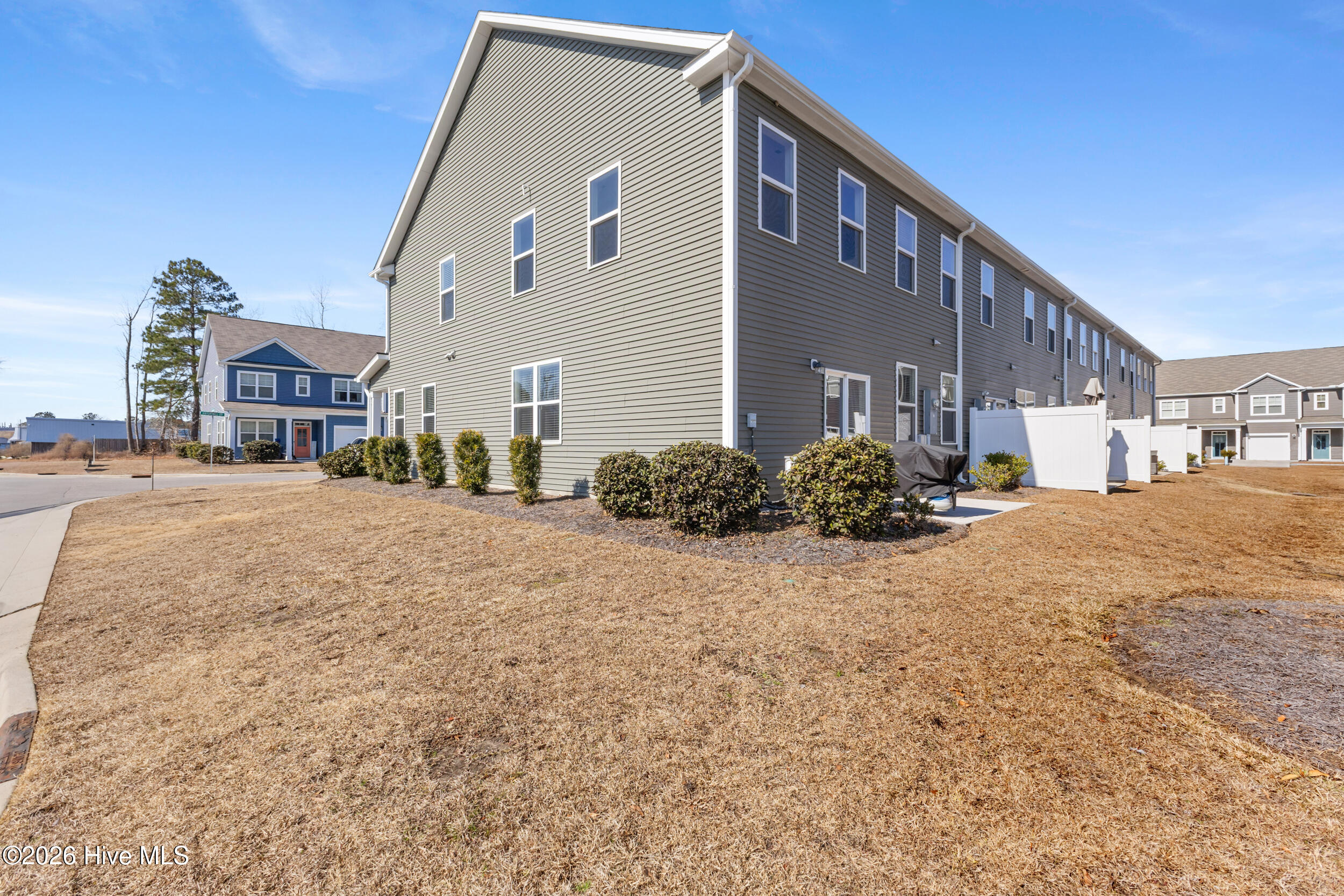 100553335 | Photo 30