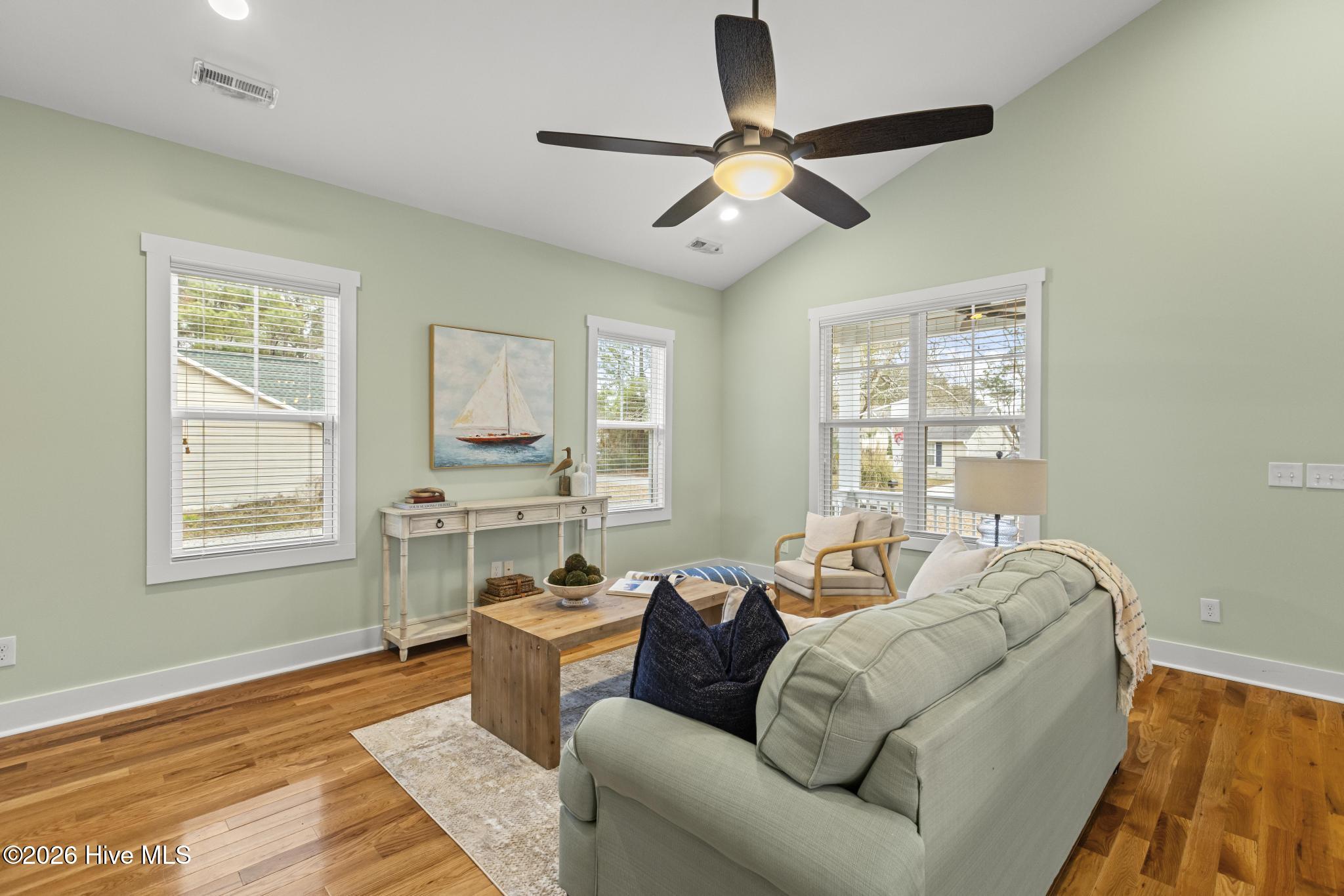 100552485 | Photo 15