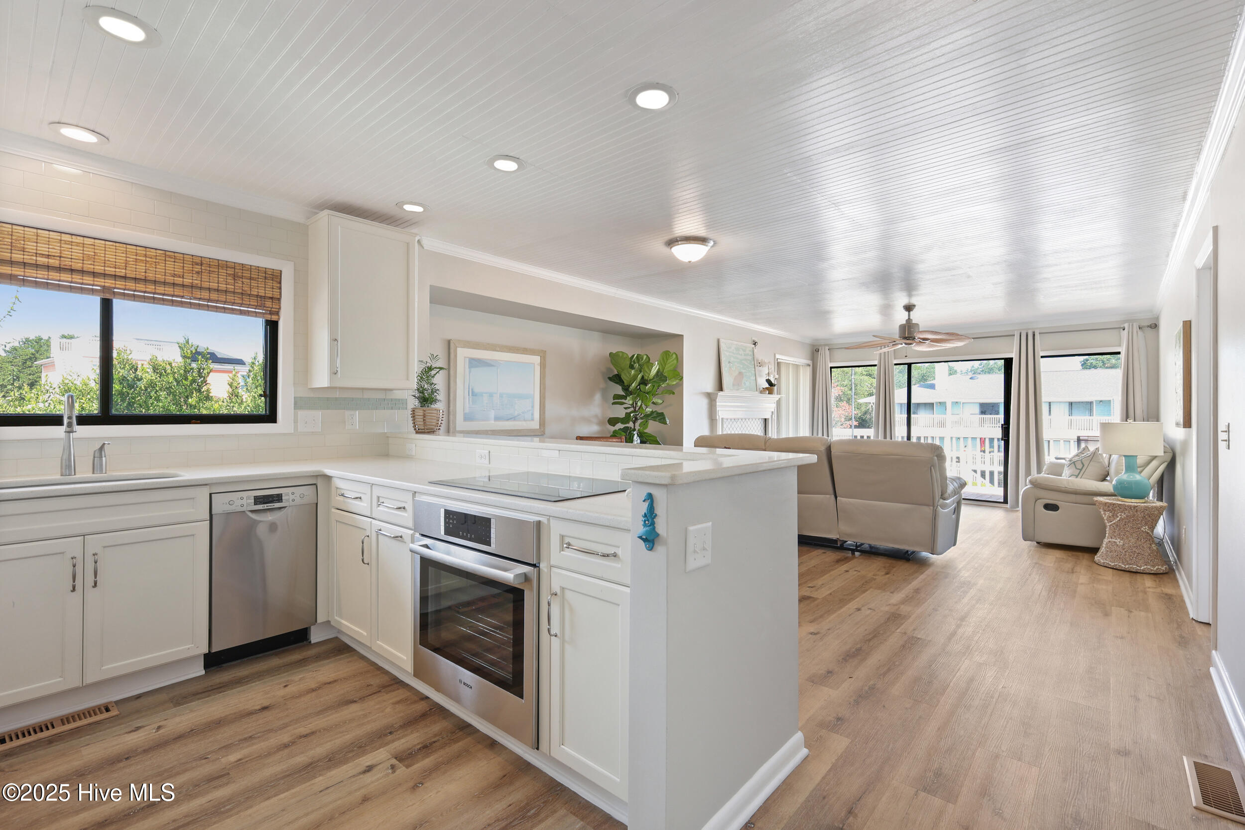 100559717 | Photo 25