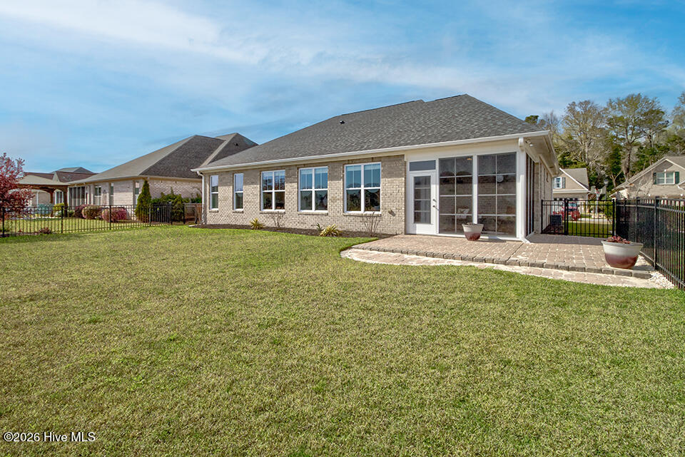 100562177 | Photo 18