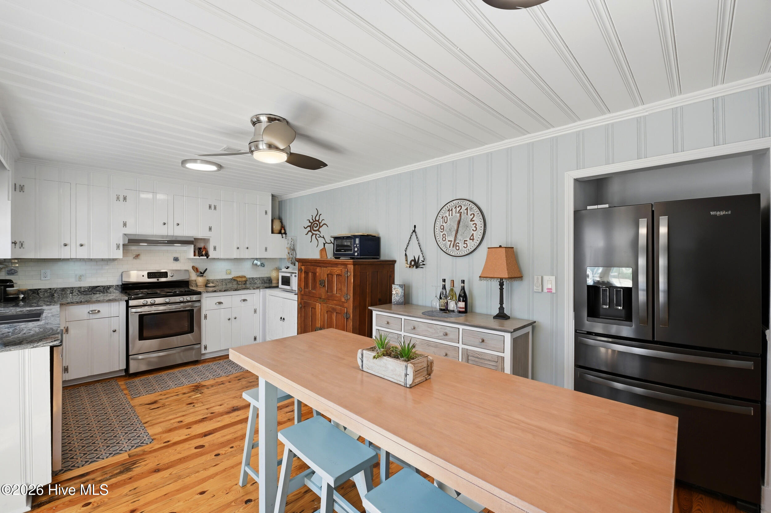 100570502 | Photo 13