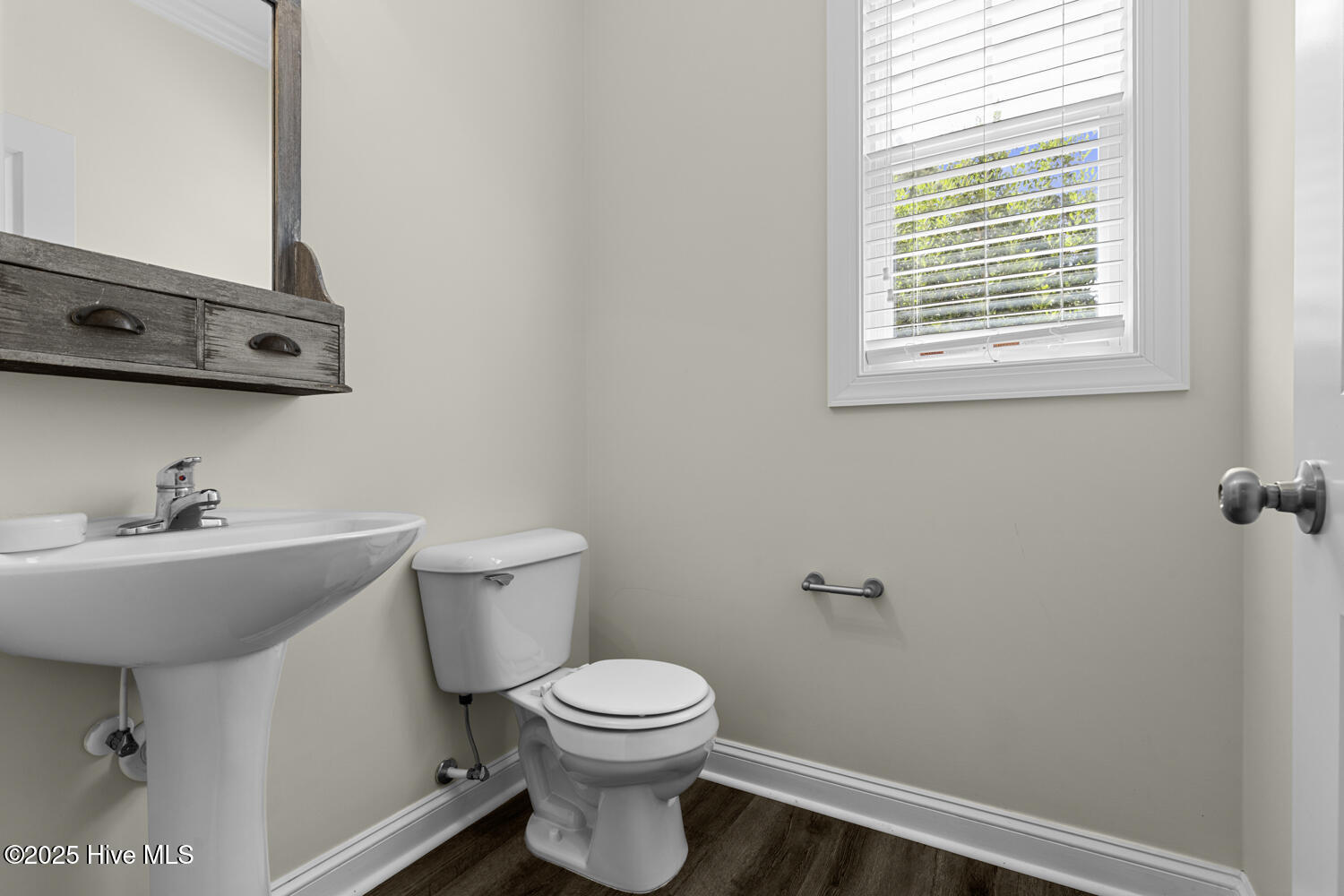 100538409 | Photo 23