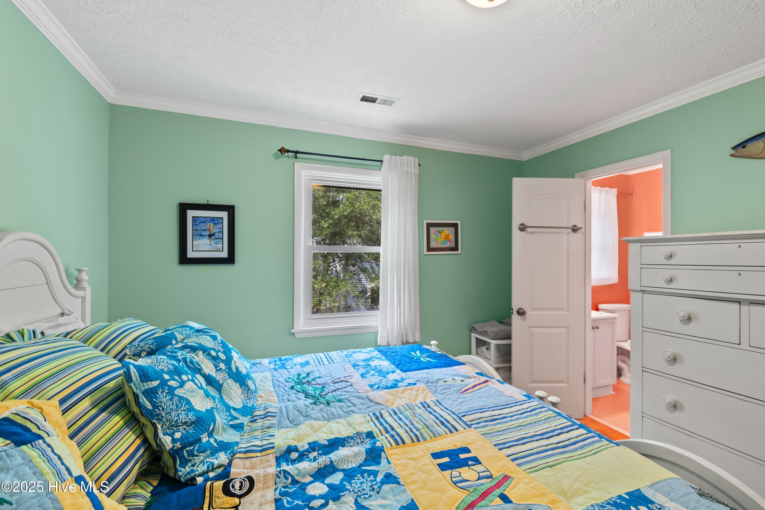 100535762 | Photo 49