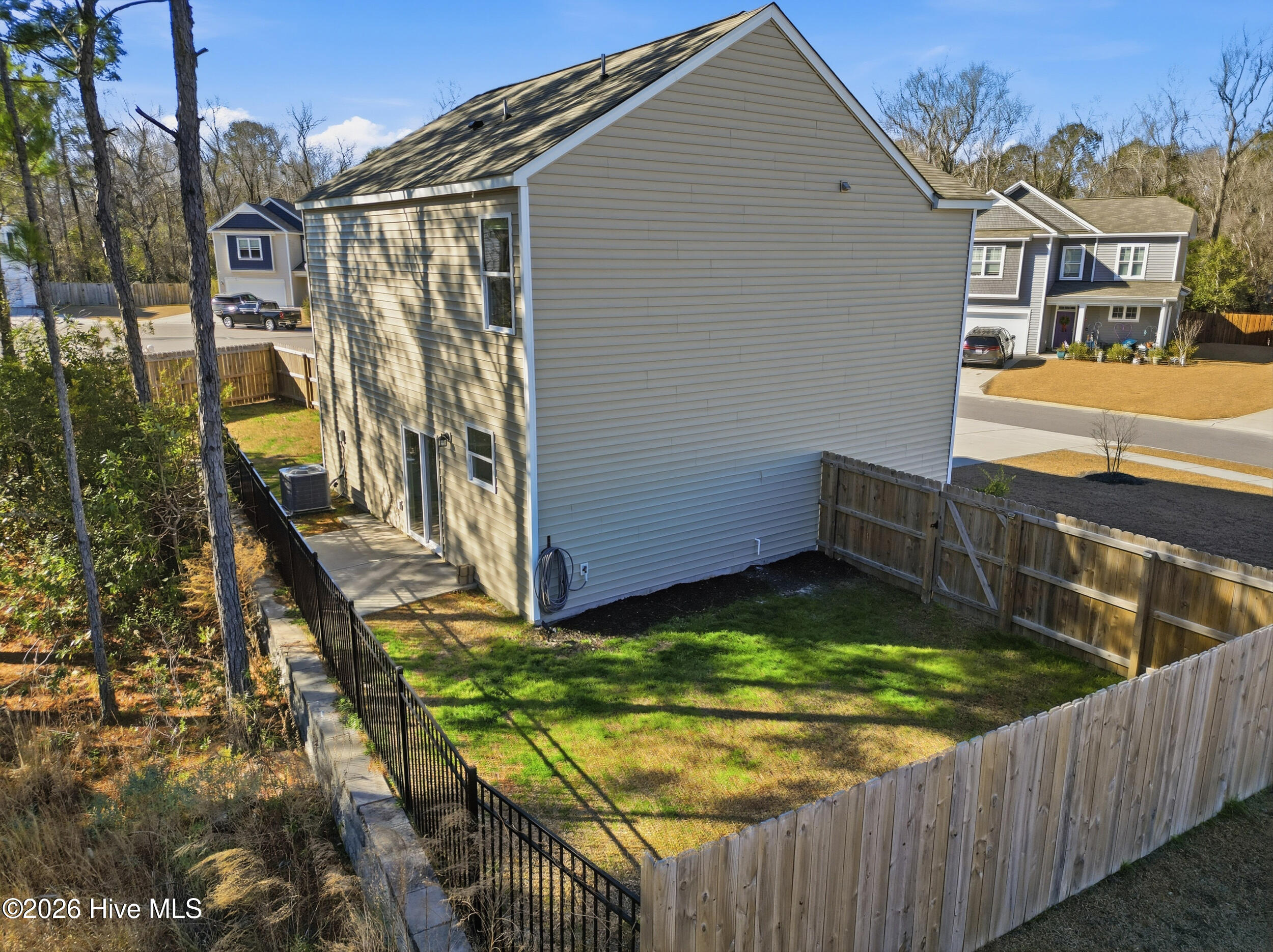 100551799 | Photo 34