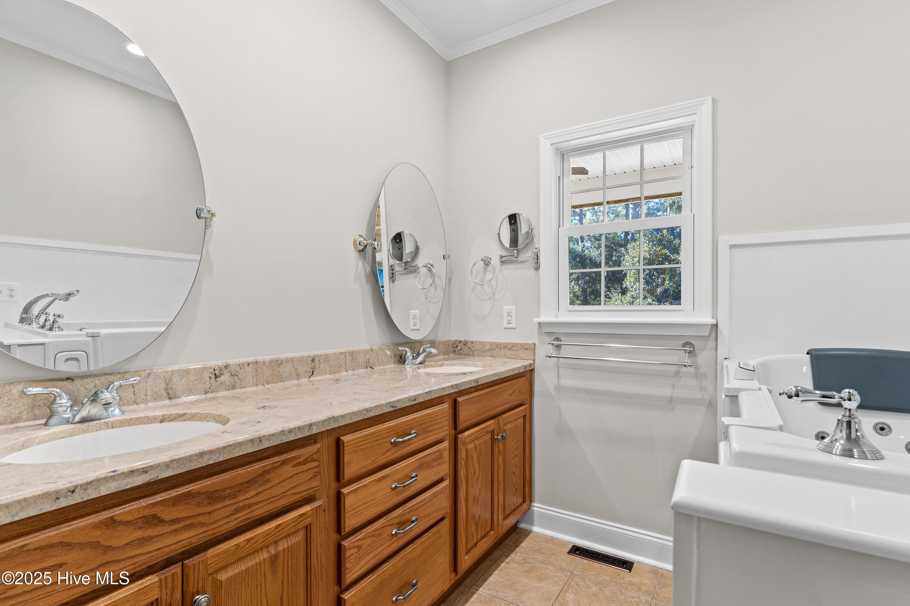 100482741 | Photo 14