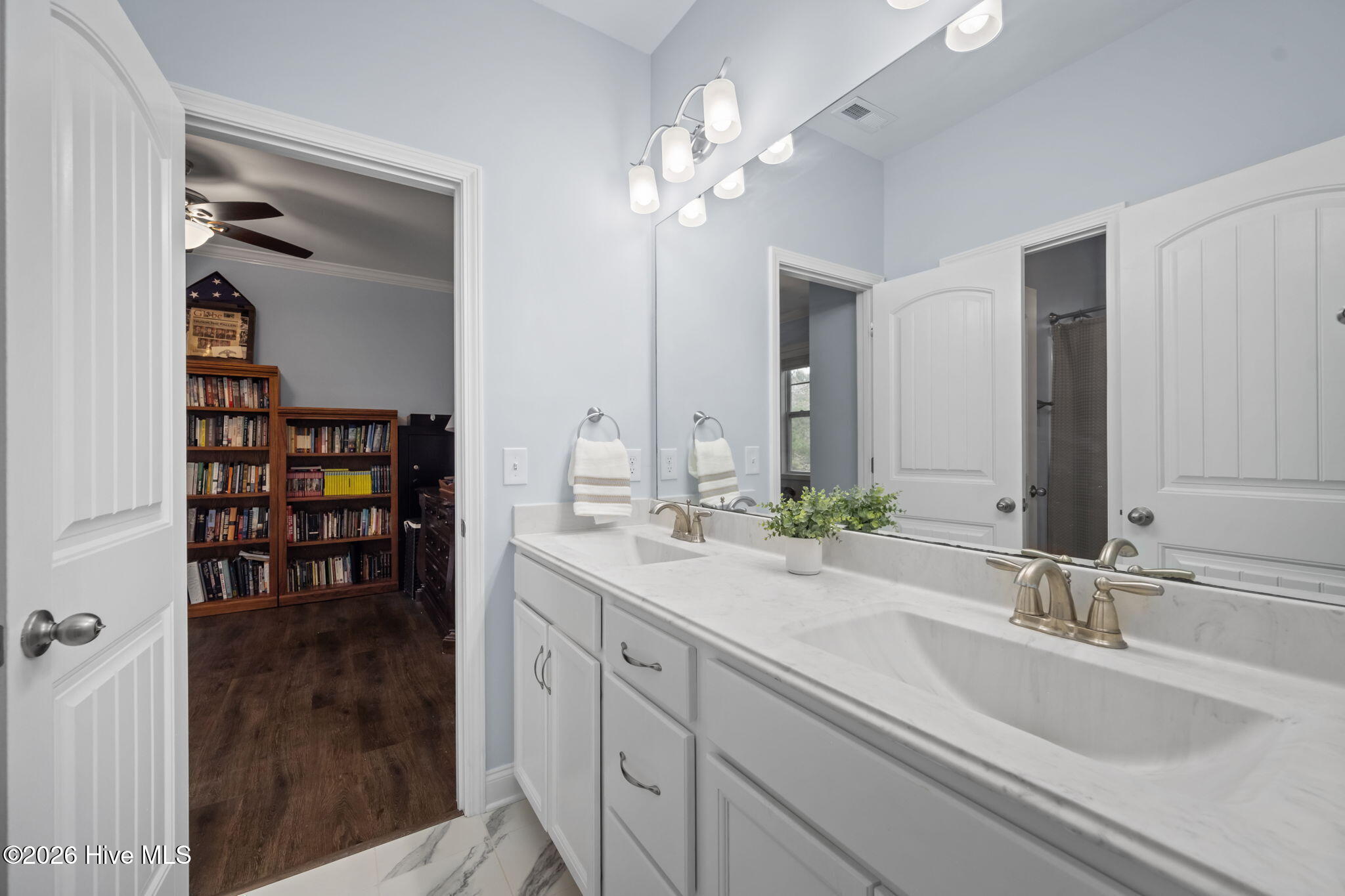 100565759 | Photo 31