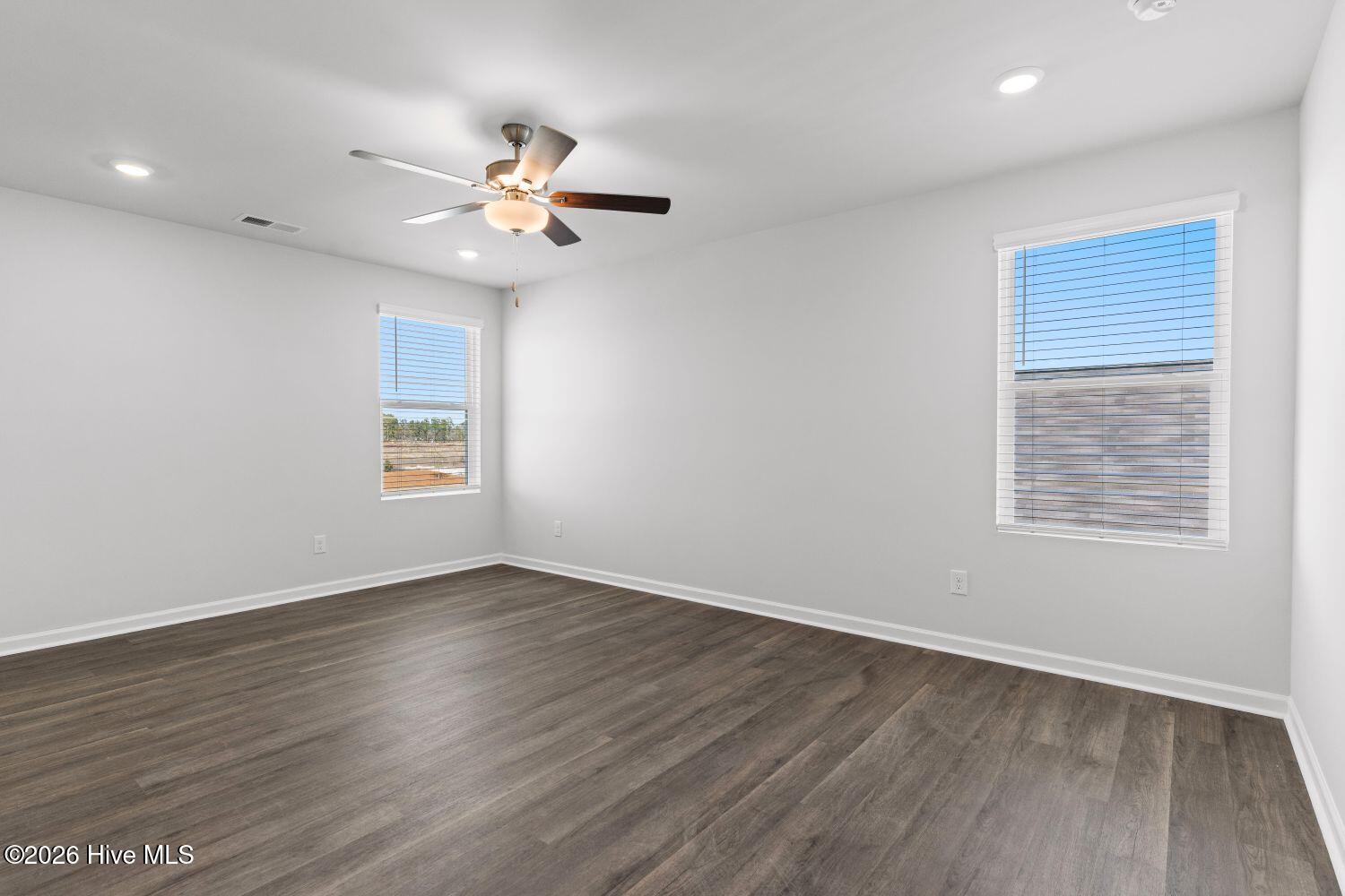 100535209 | Photo 36