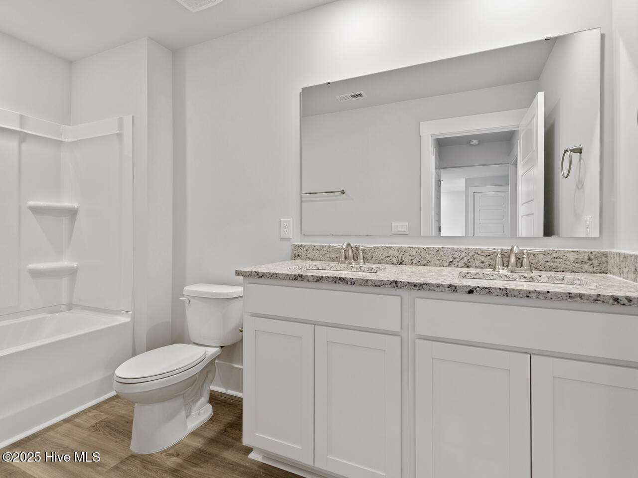 100518802 | Photo 40