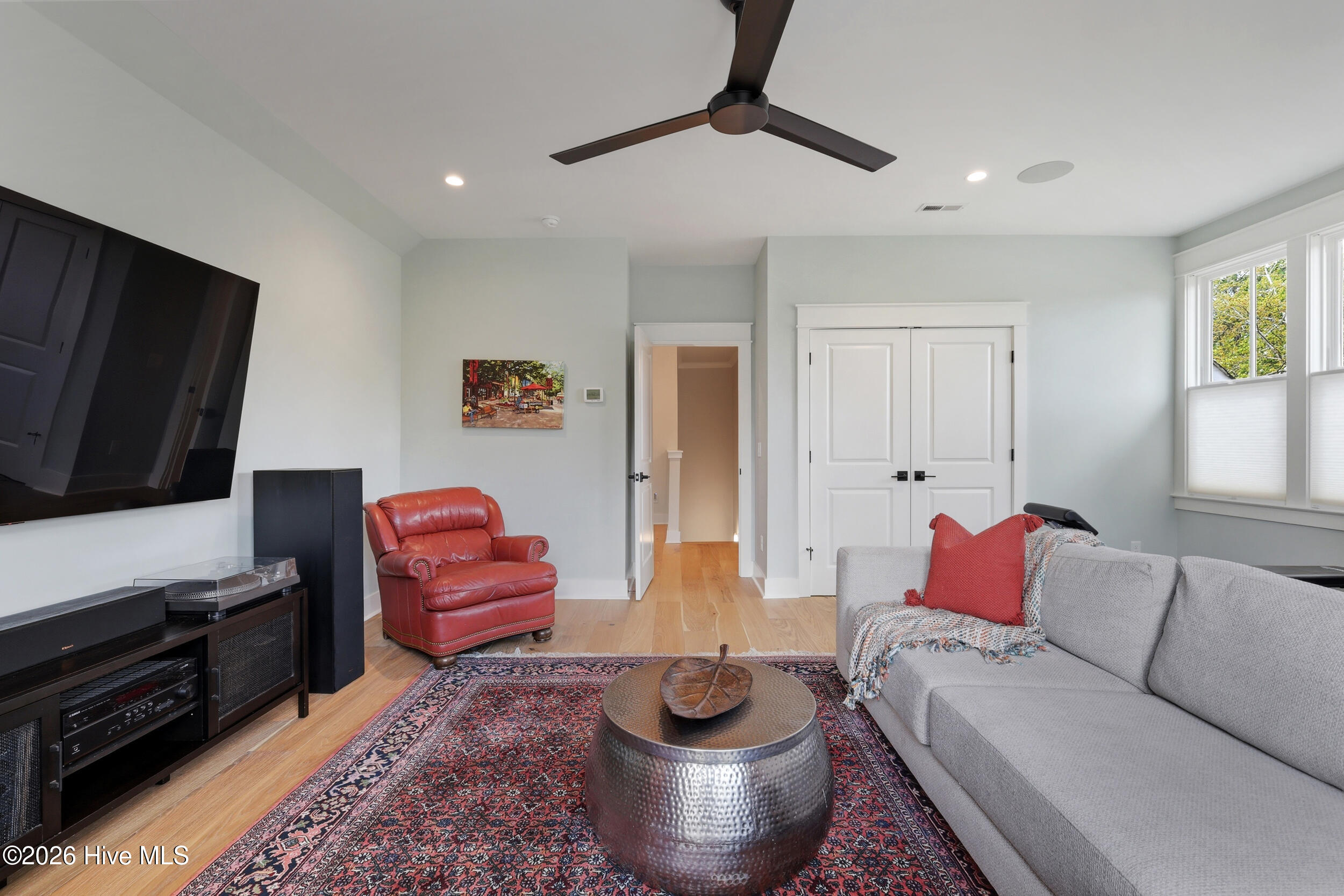 100566937 | Photo 58