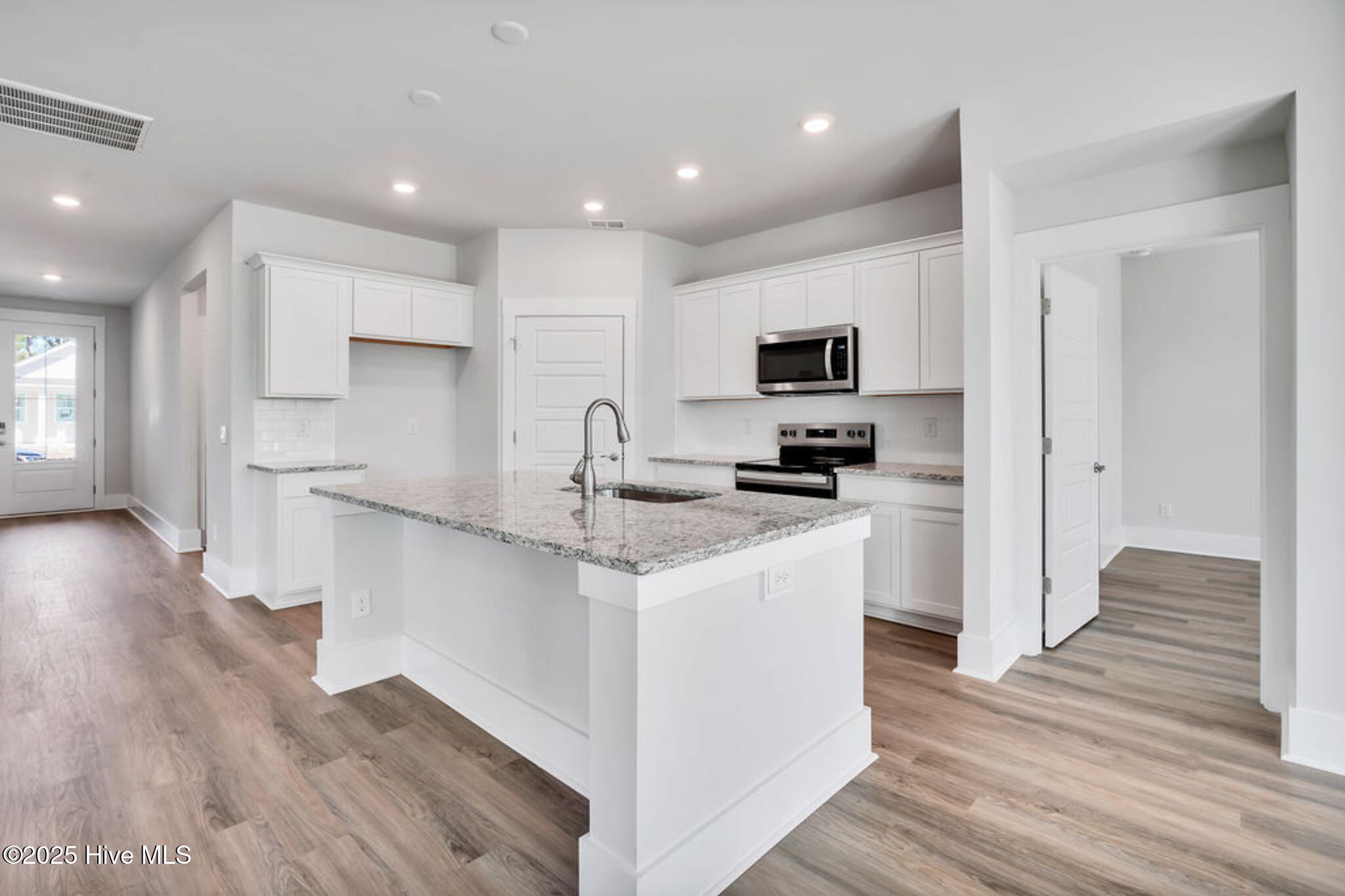 100530538 | Photo 16