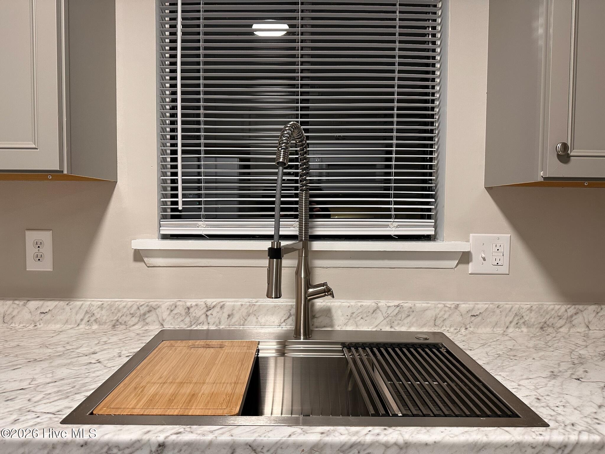 100550435 | Photo 13