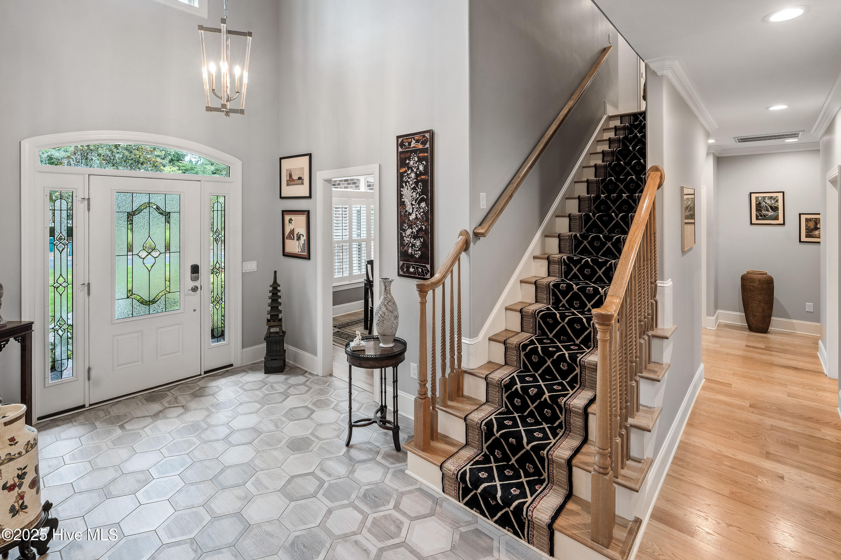 100549058 | Photo 33