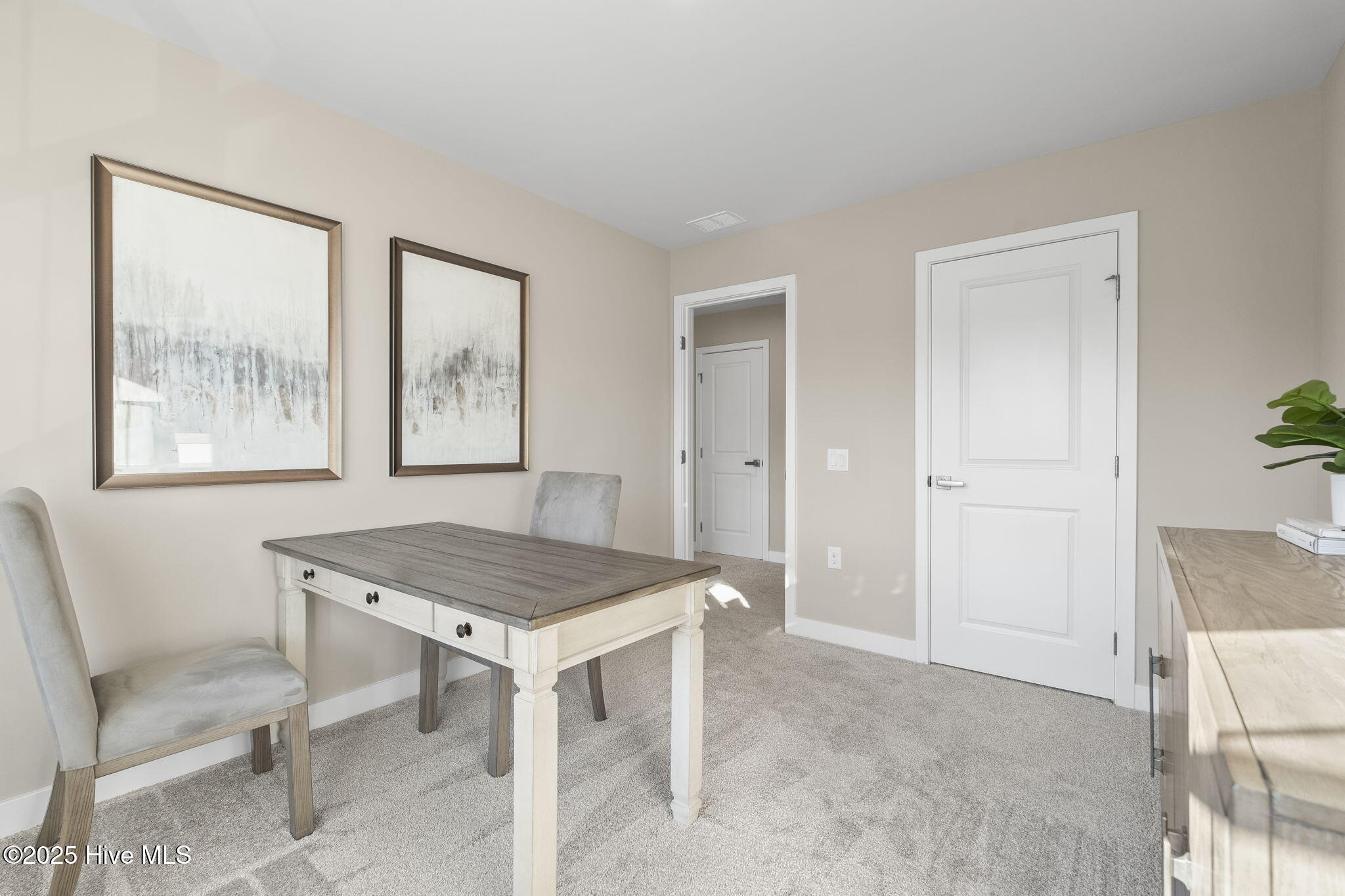 100553115 | Photo 24