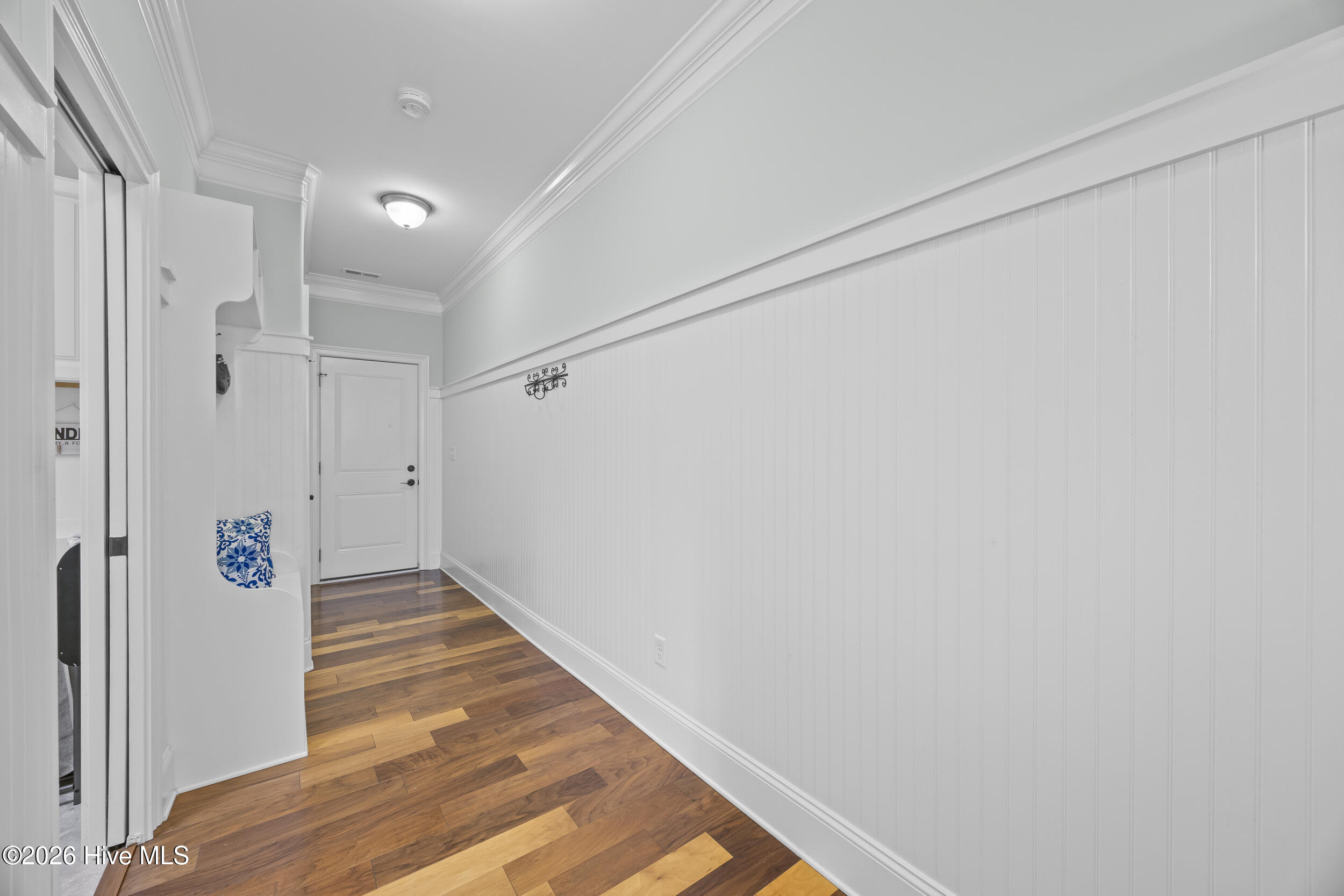 100565647 | Photo 32