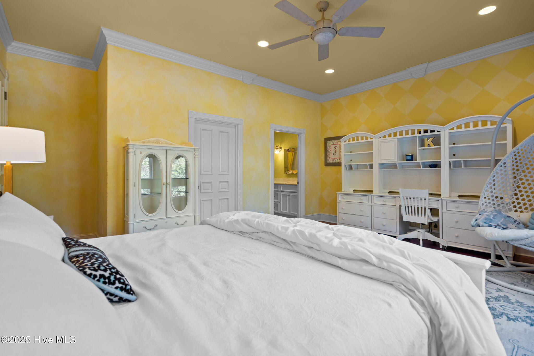 100547936 | Photo 53