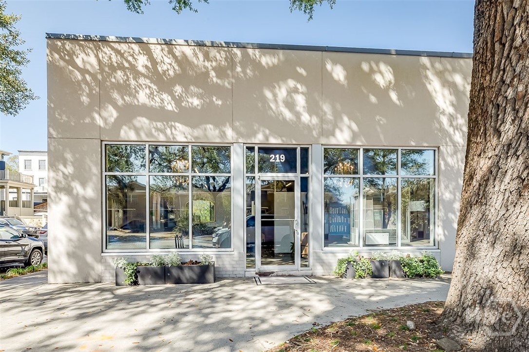 Neighboring Business - 219 E Broad