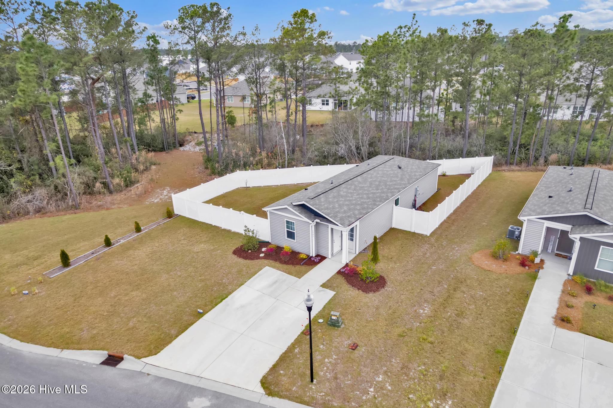 100563987 | Photo 37