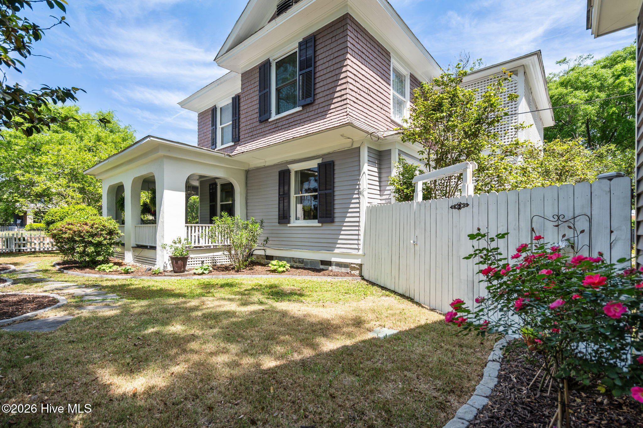 100566277 | Photo 61