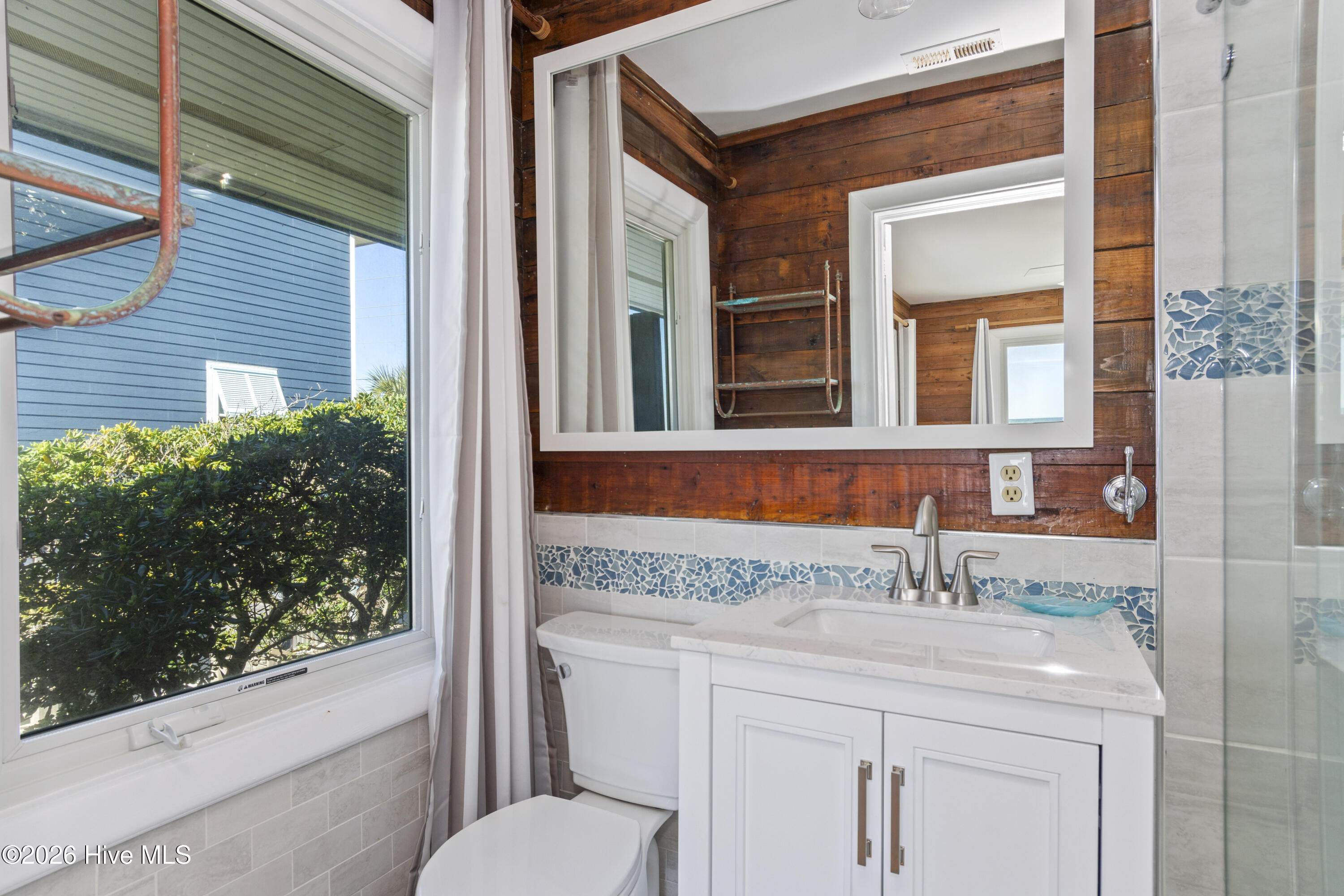 100553292 | Photo 36