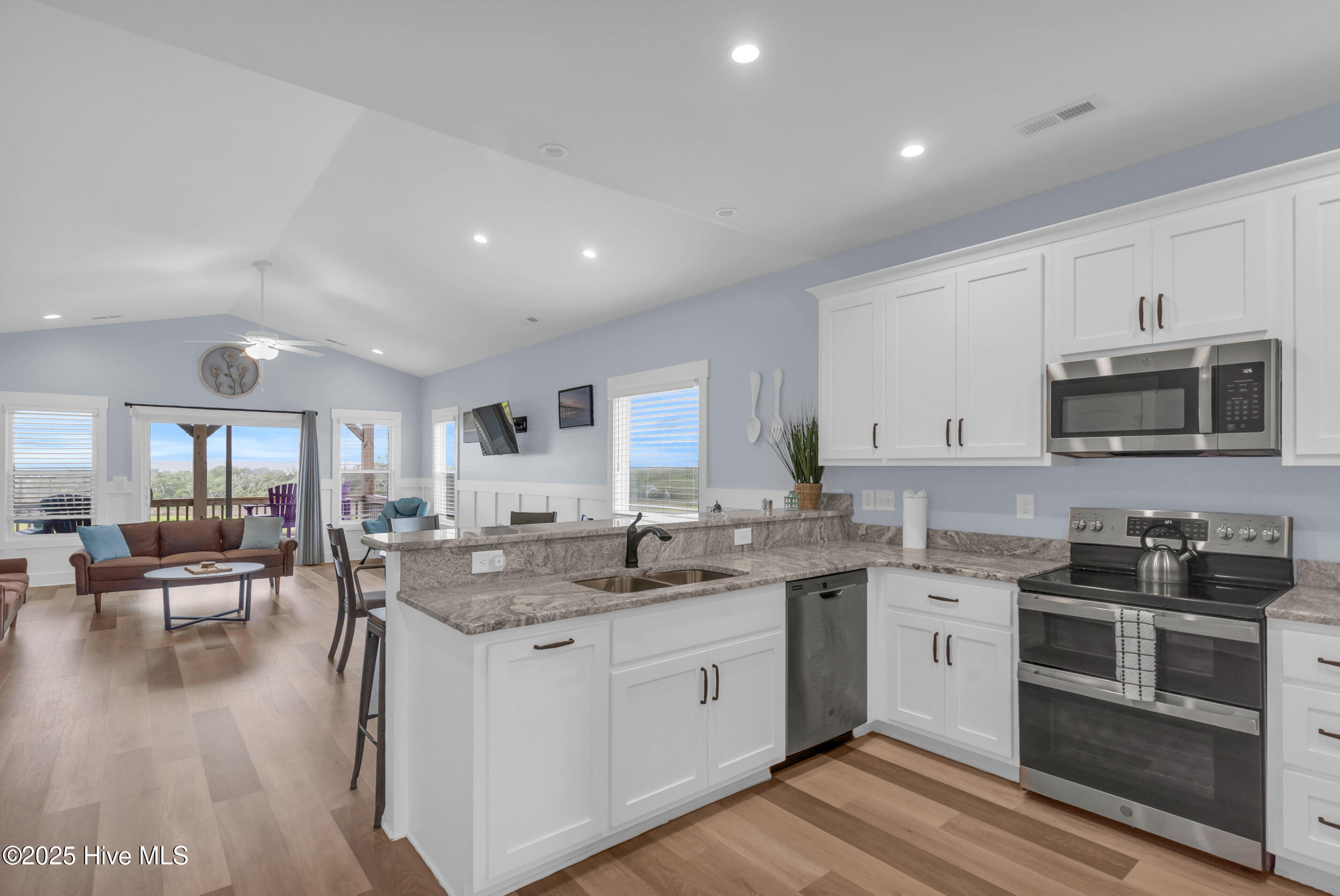 100524088 | Photo 13