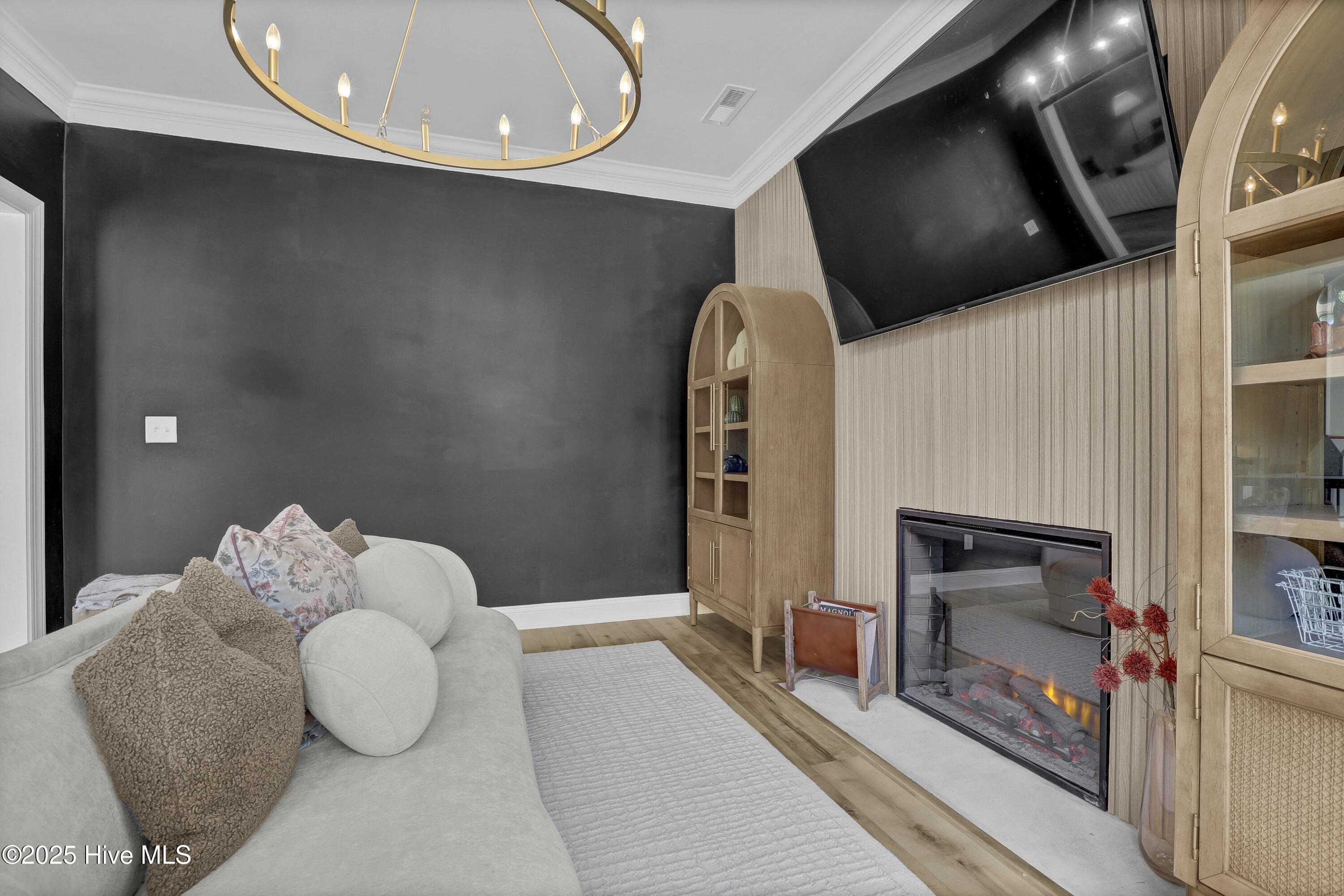 100546103 | Photo 18