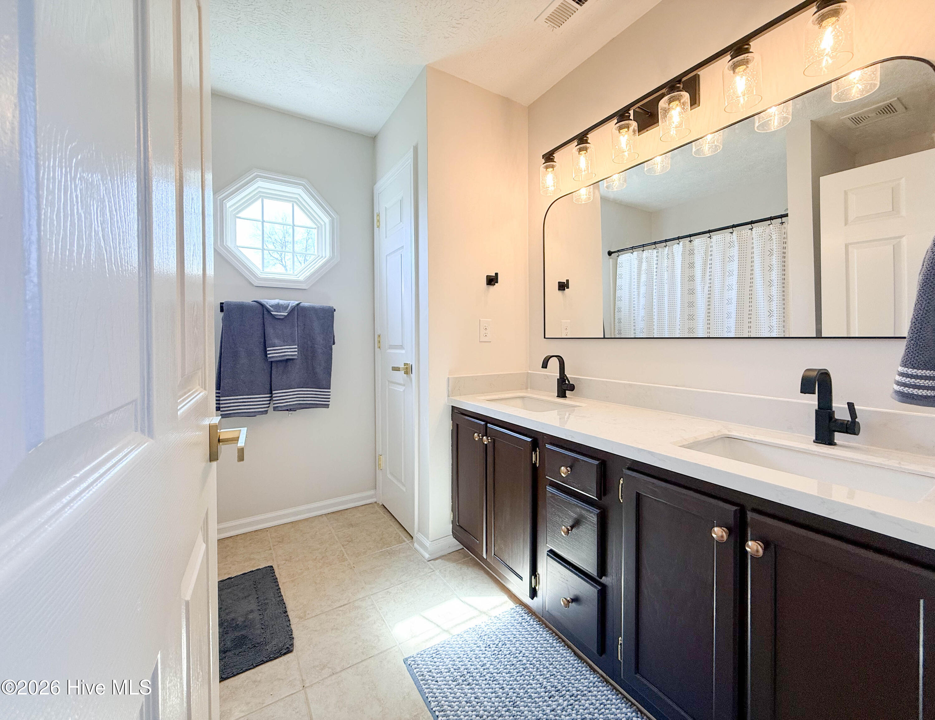 100558599 | Photo 41