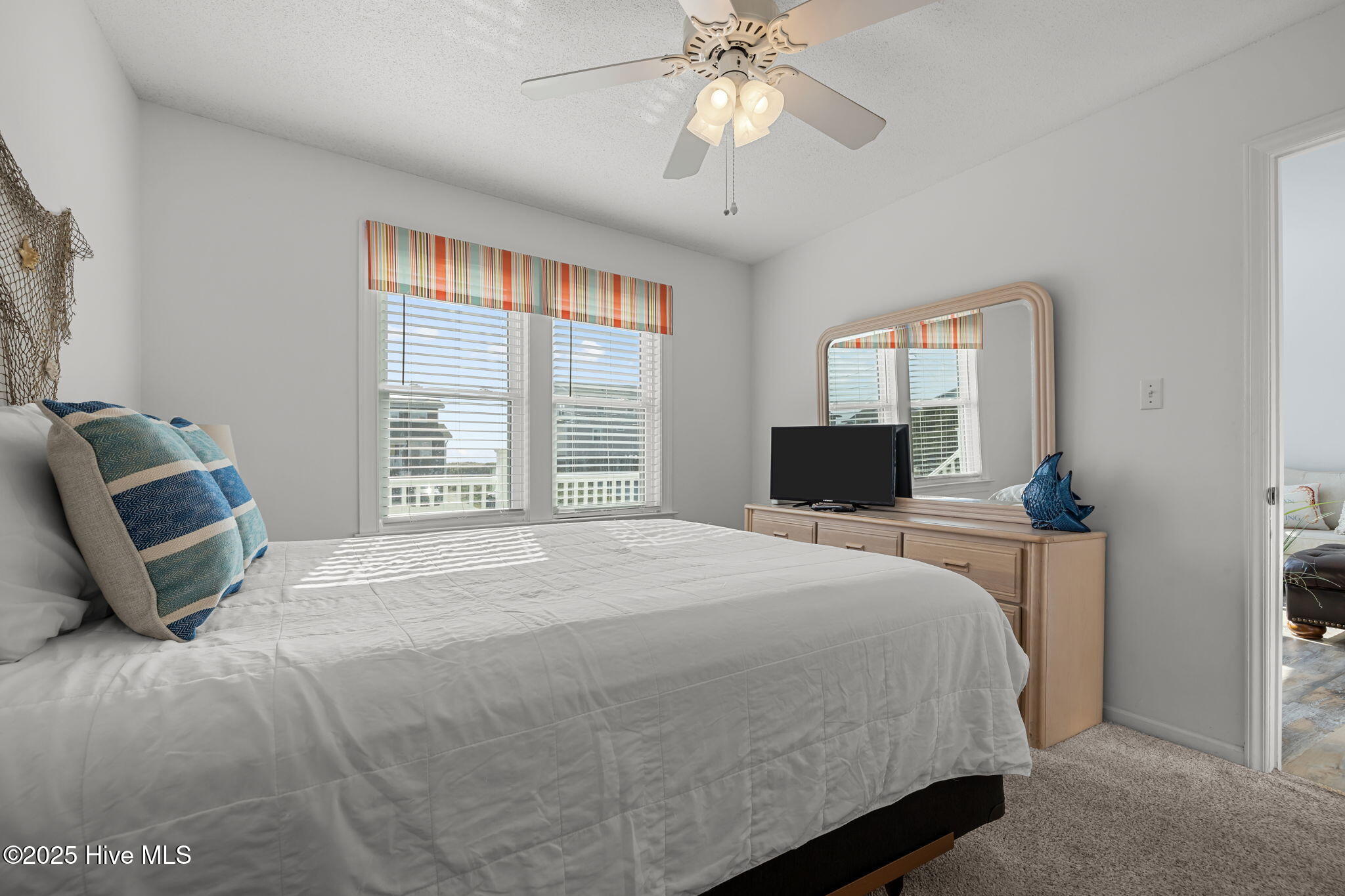 100543368 | Photo 44