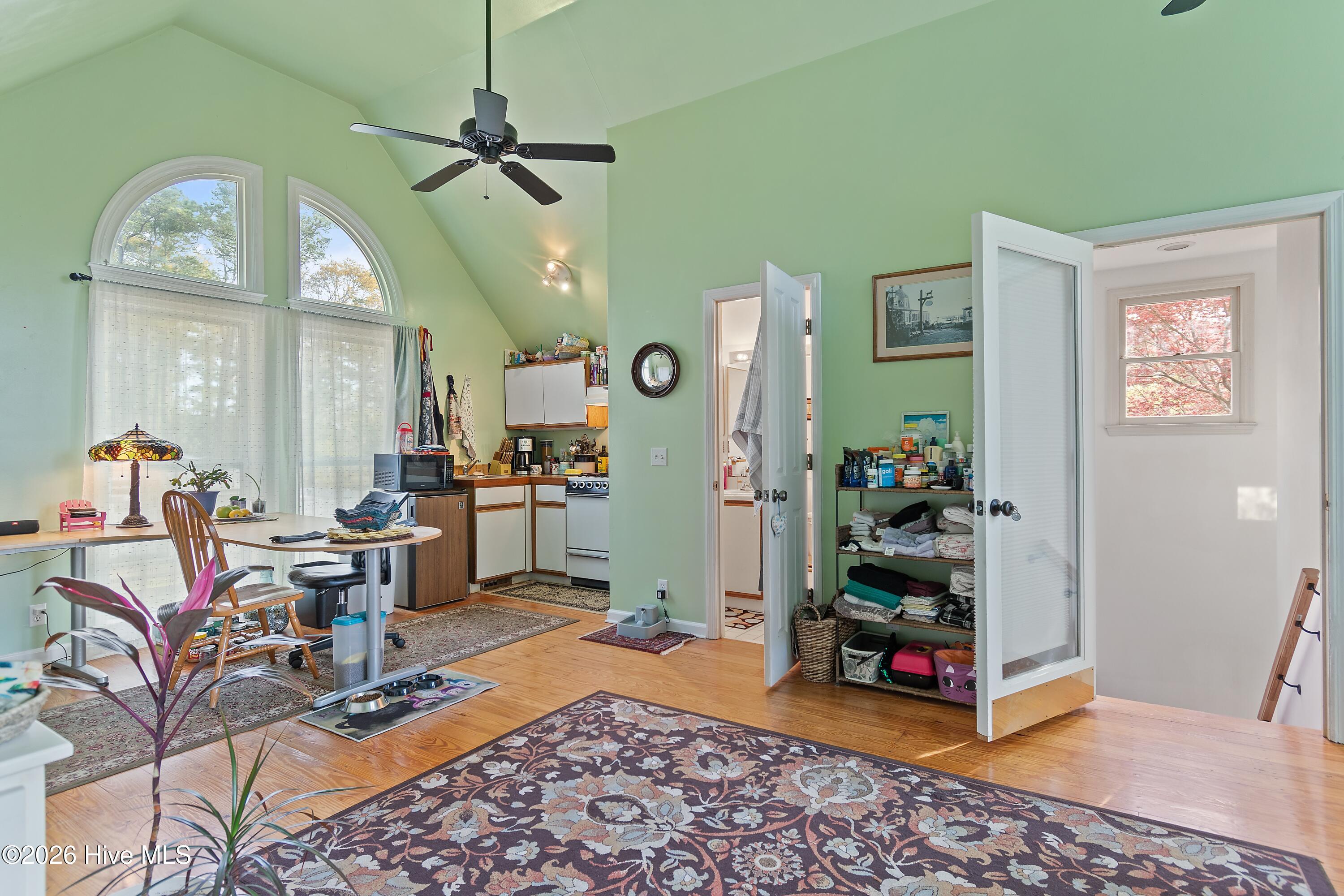 100564312 | Photo 44