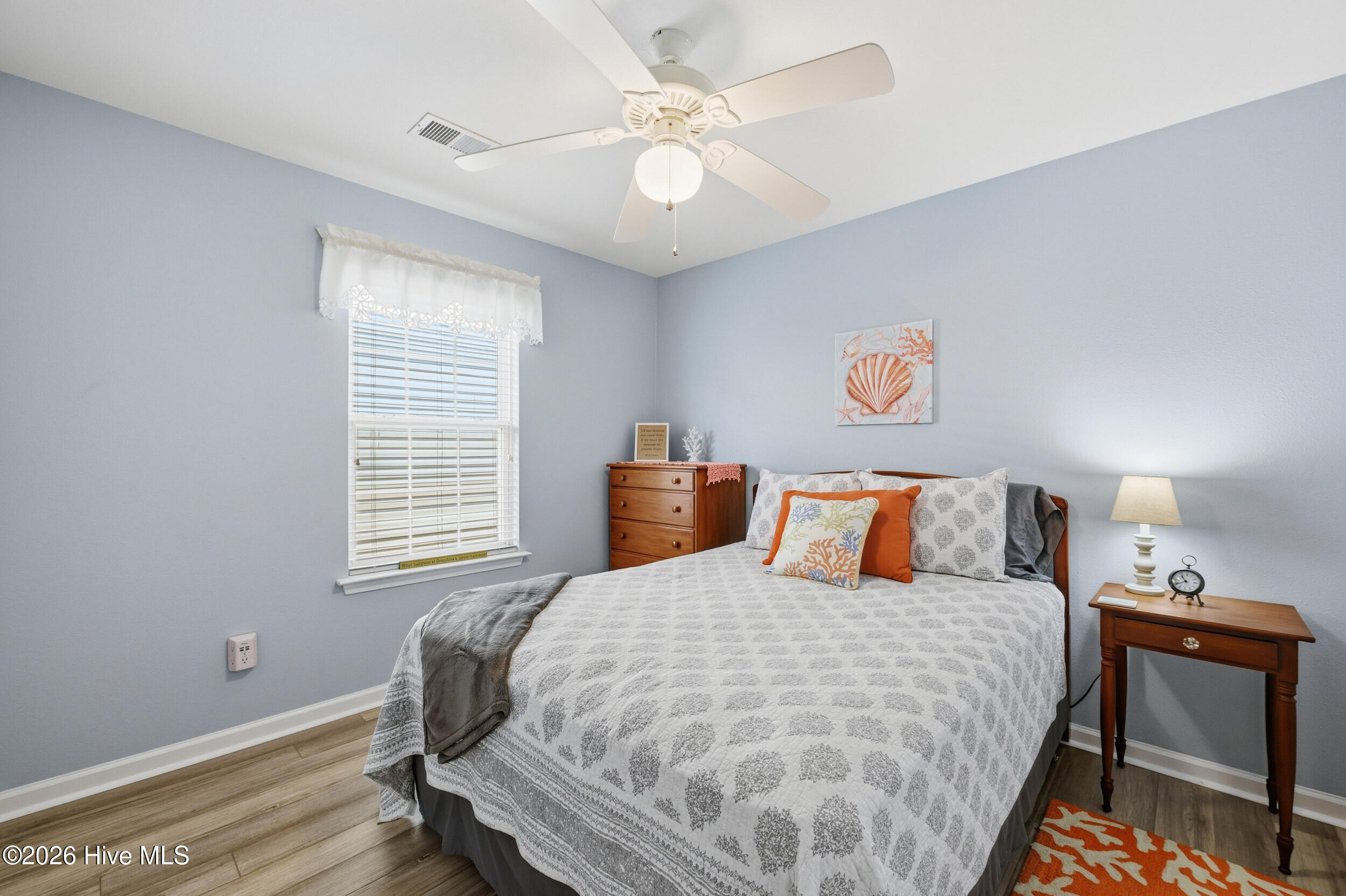 100548678 | Photo 21