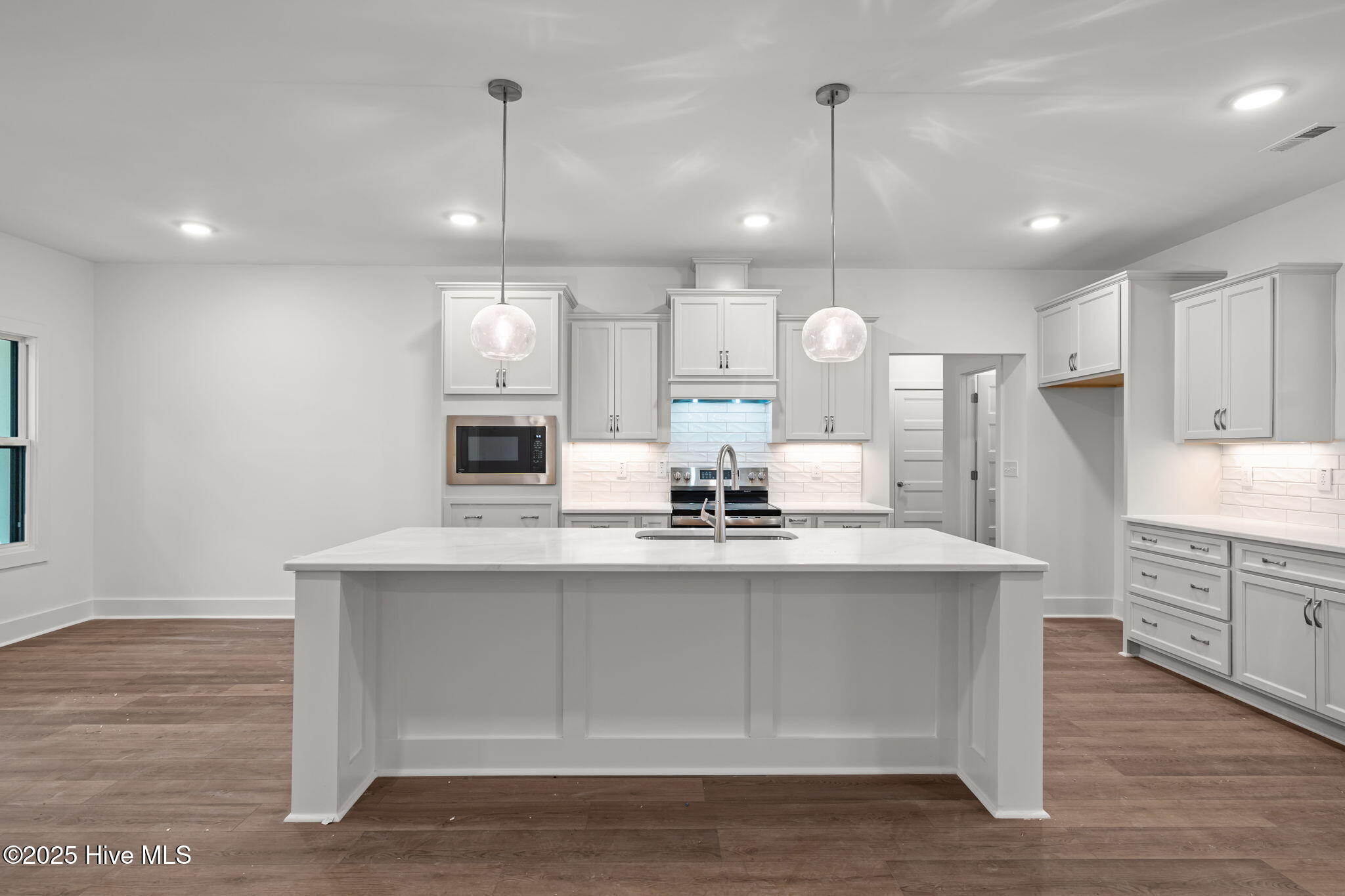 1099 Ring Road