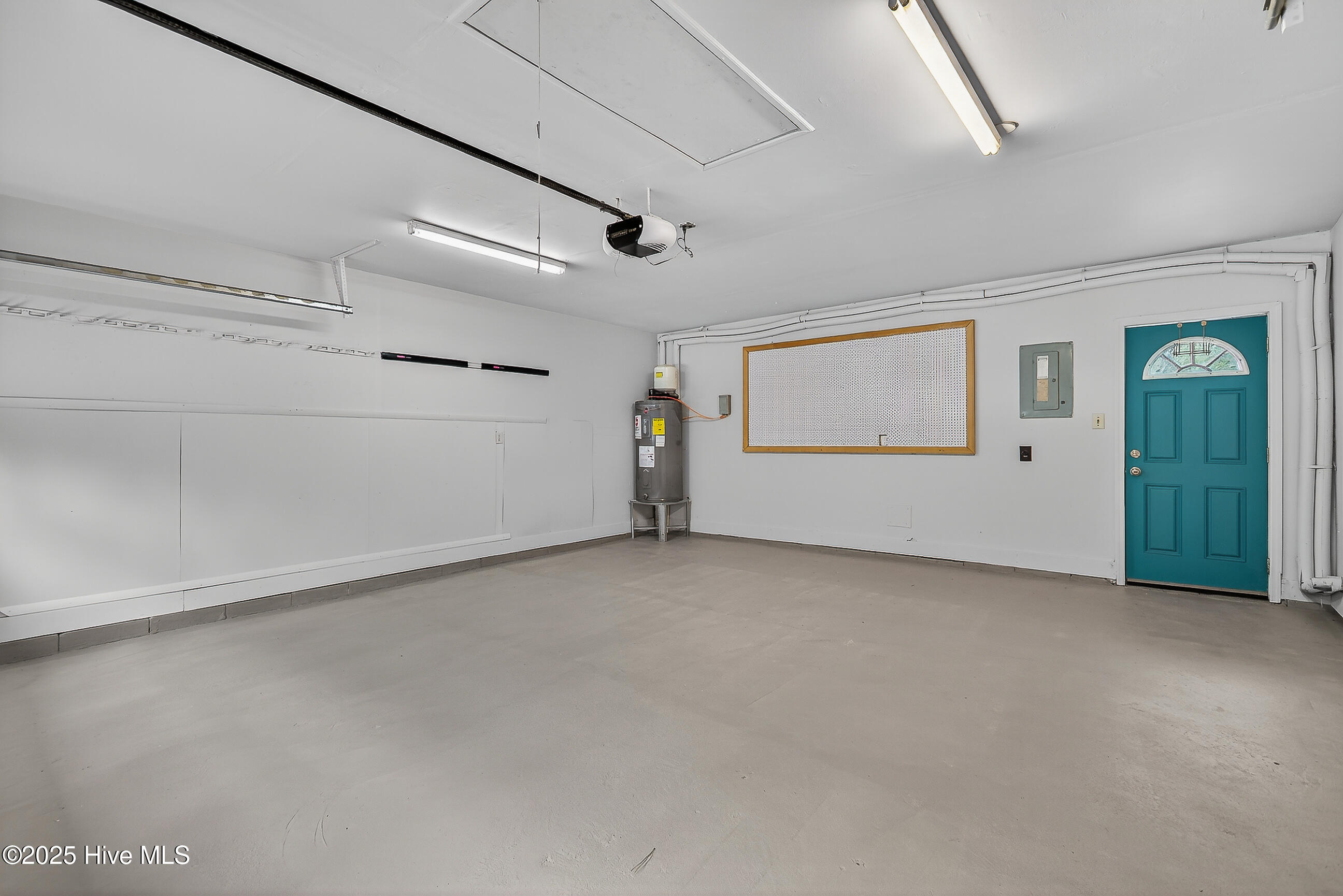 100531663 | Photo 32