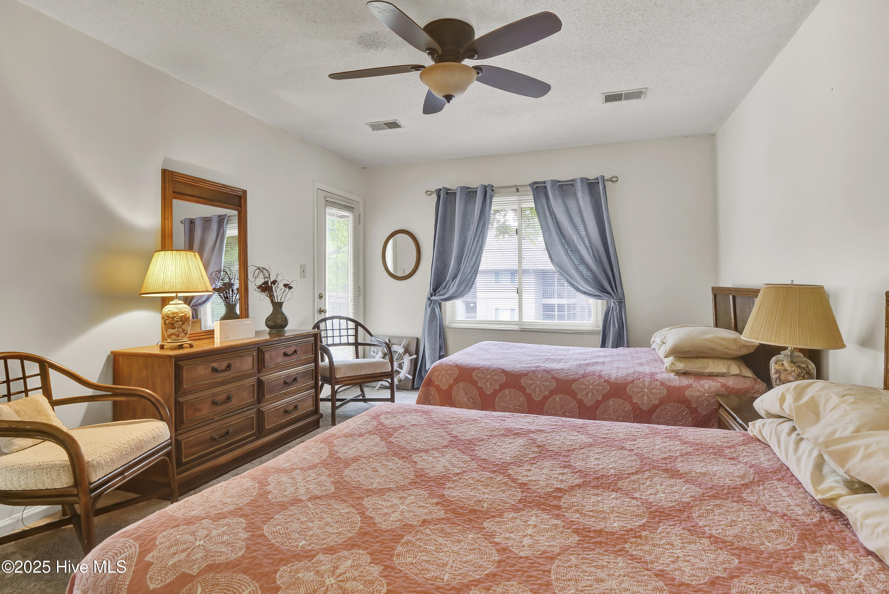 100508575 | Photo 15