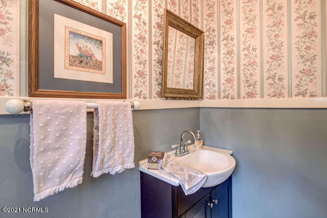 100316615 | Photo 46