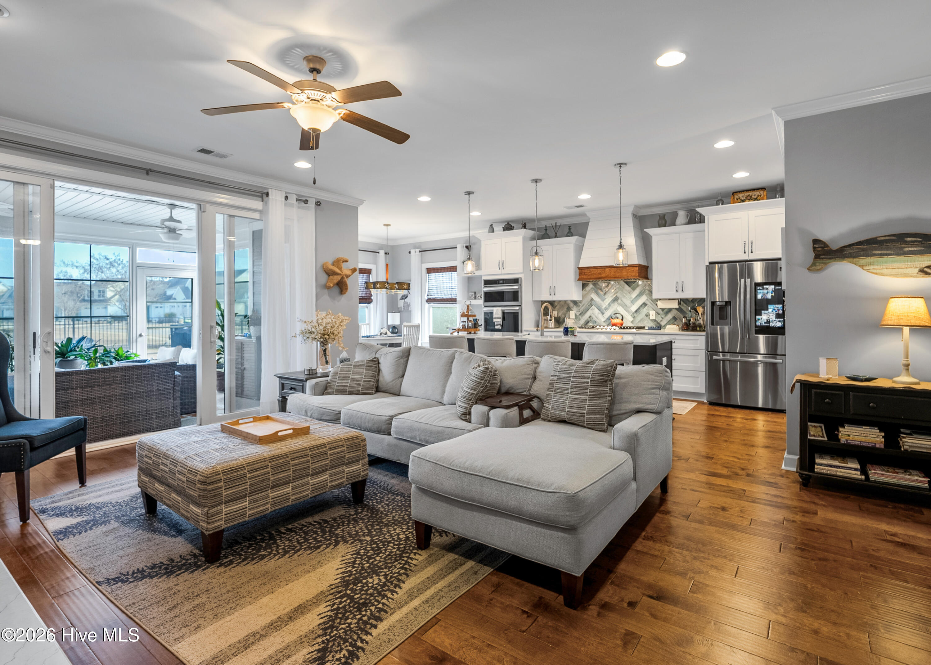 100553869 | Photo 16