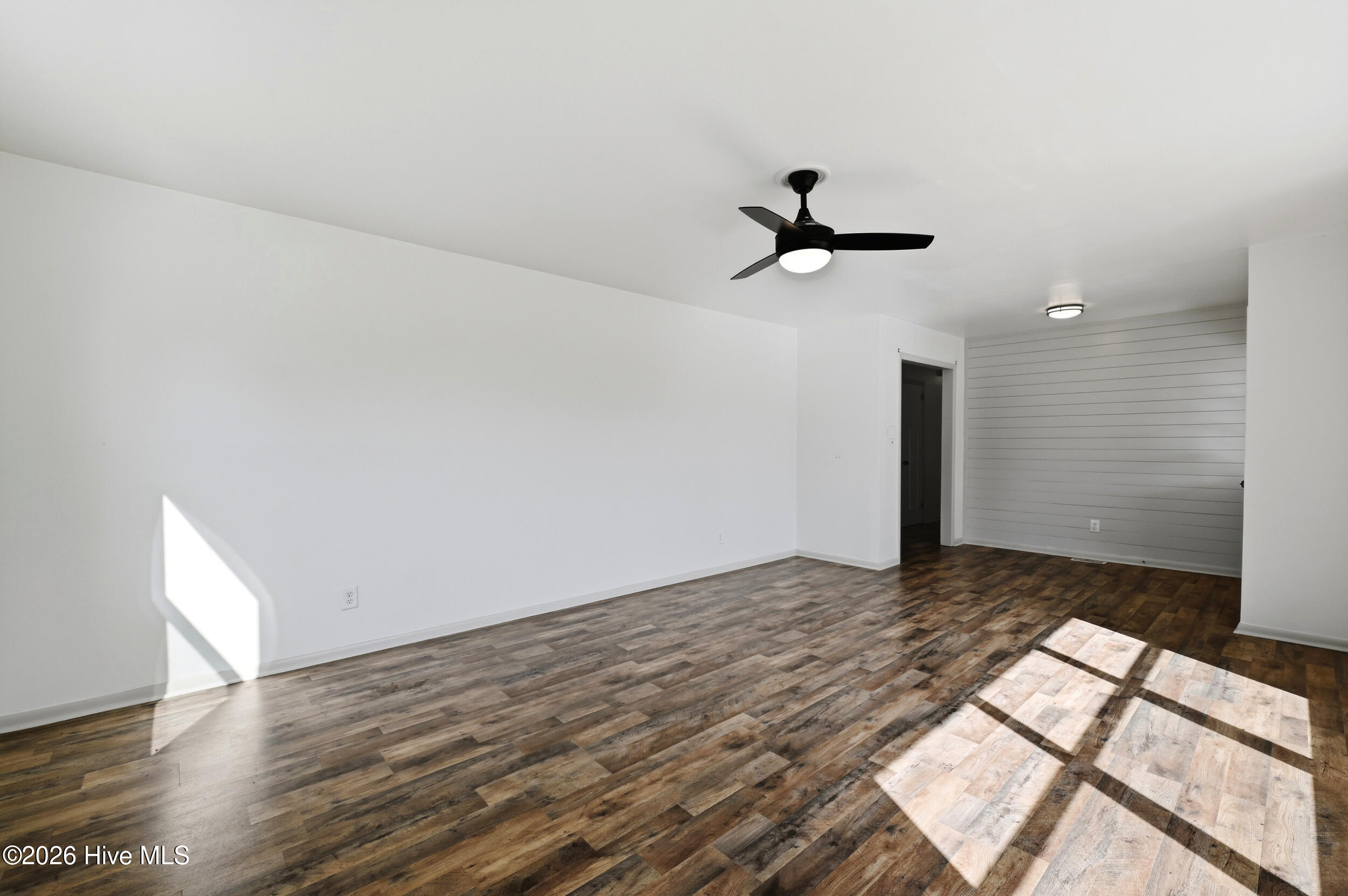 100566125 | Photo 12