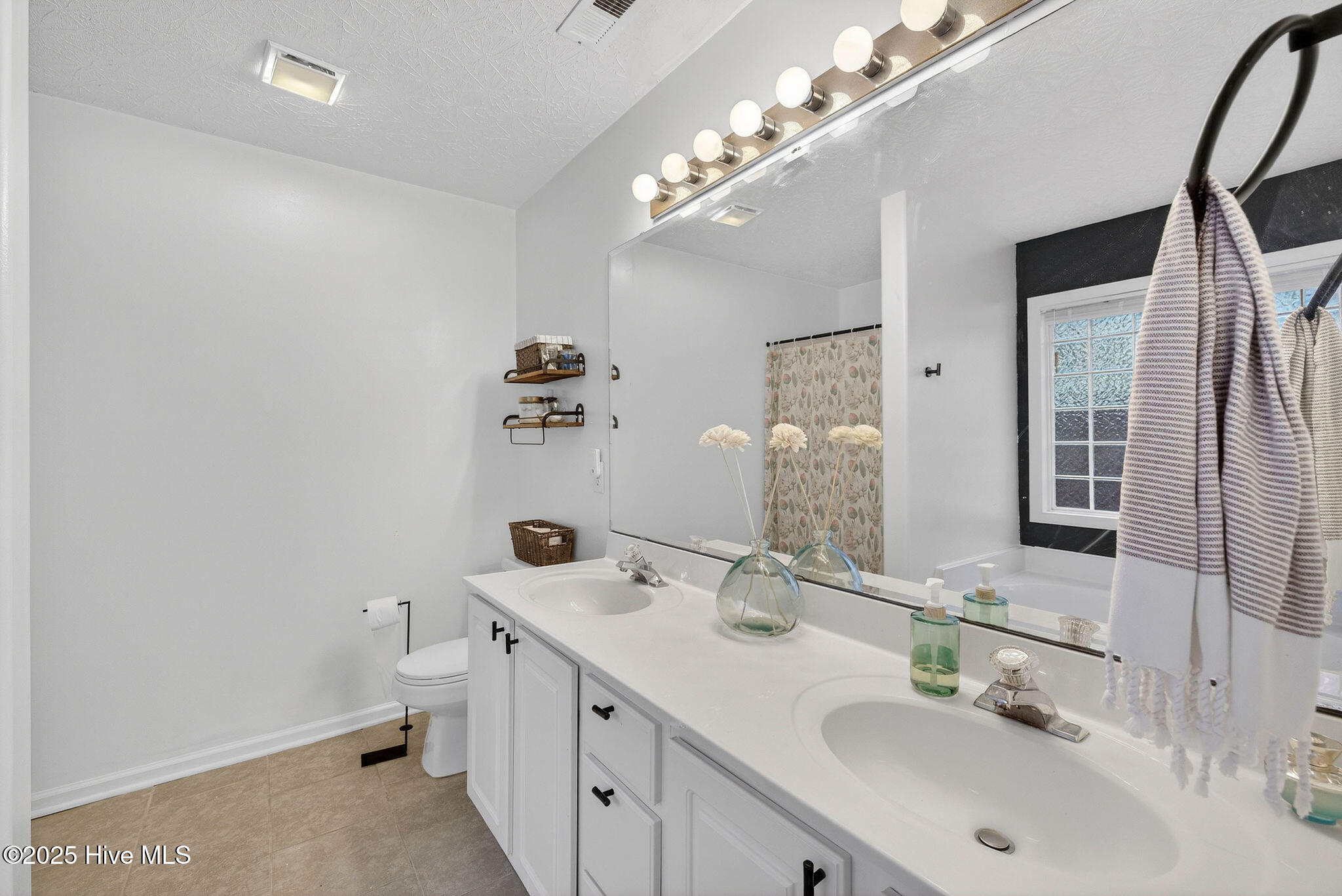 100543269 | Photo 21