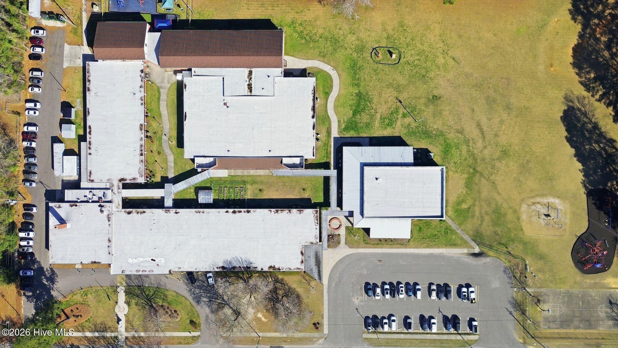 100557013 | Photo 36