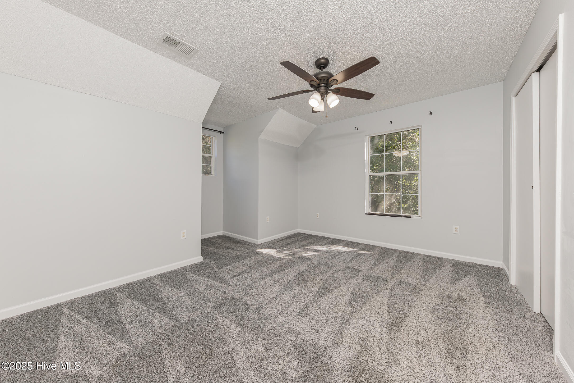 100537382 | Photo 23