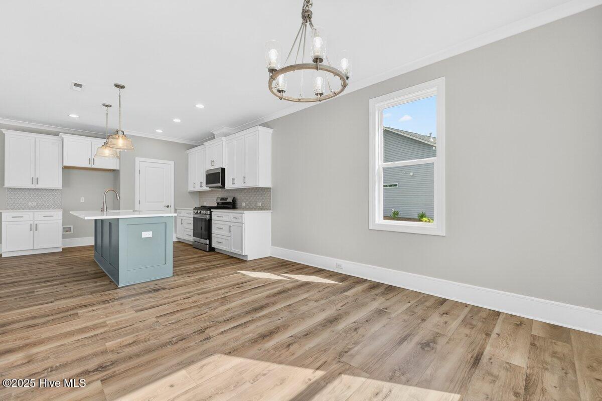 100545863 | Photo 25