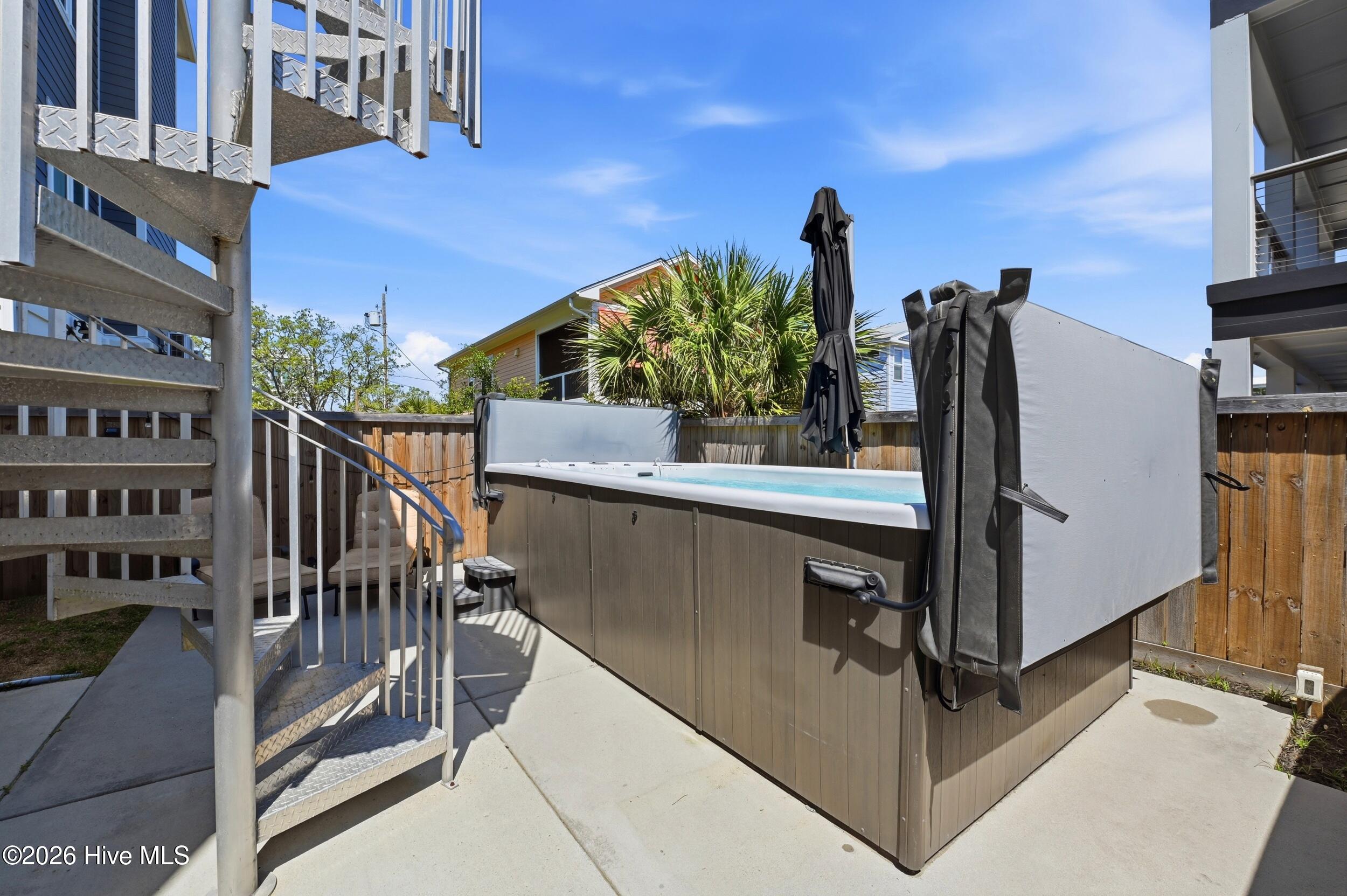 100568408 | Photo 50