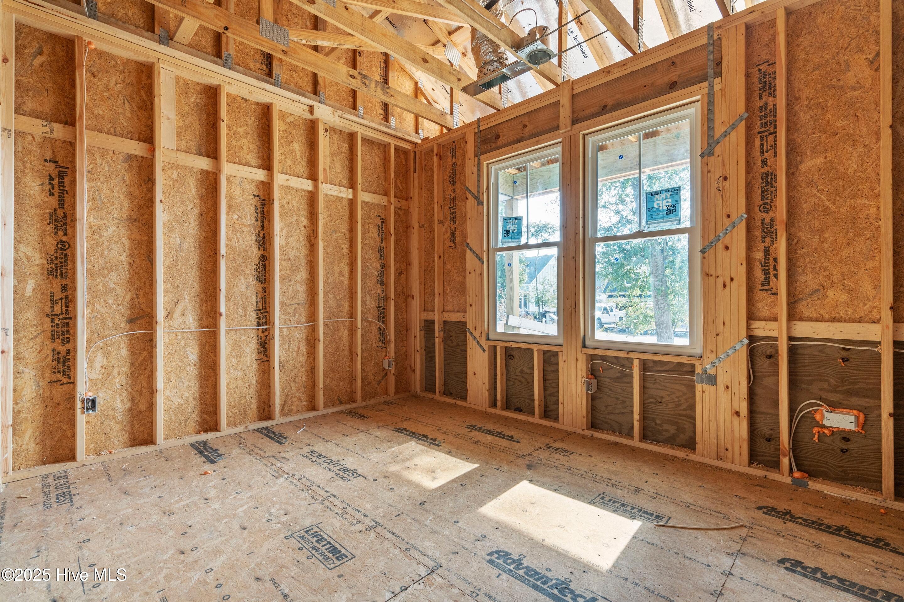 100543070 | Photo 61